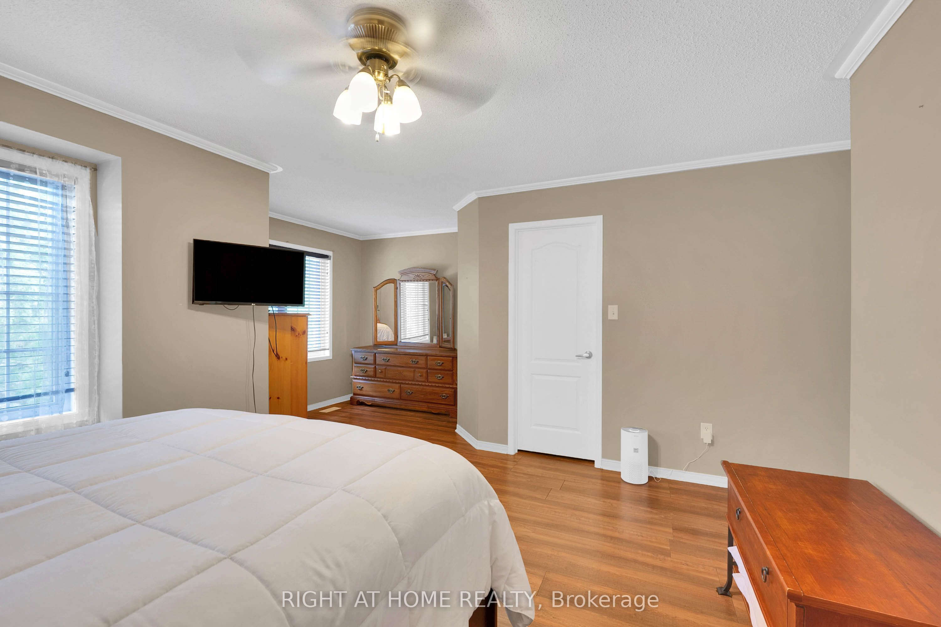 204 Burgess Crescent Property Photo 10