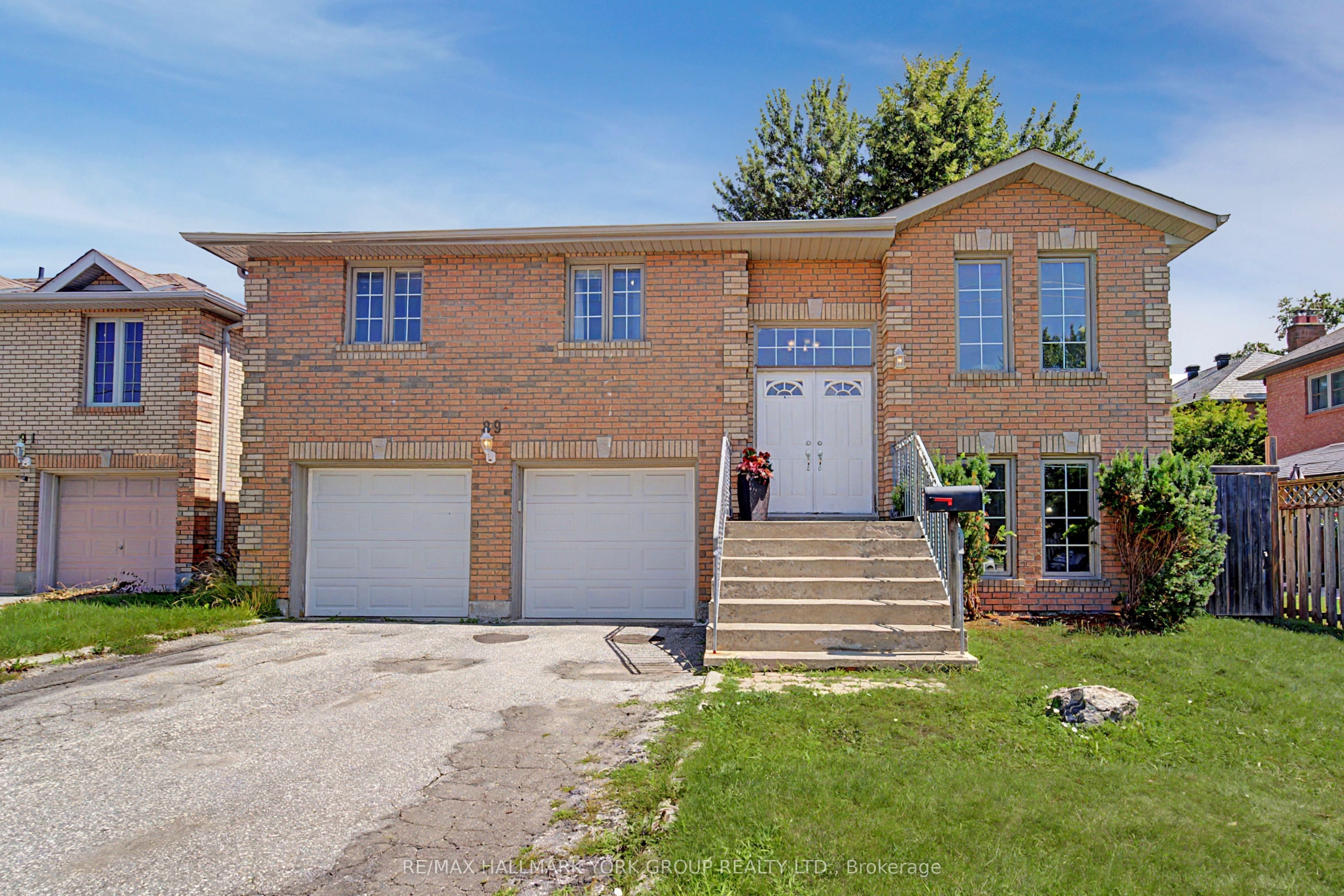 89 Metro Road N Property Photo 2