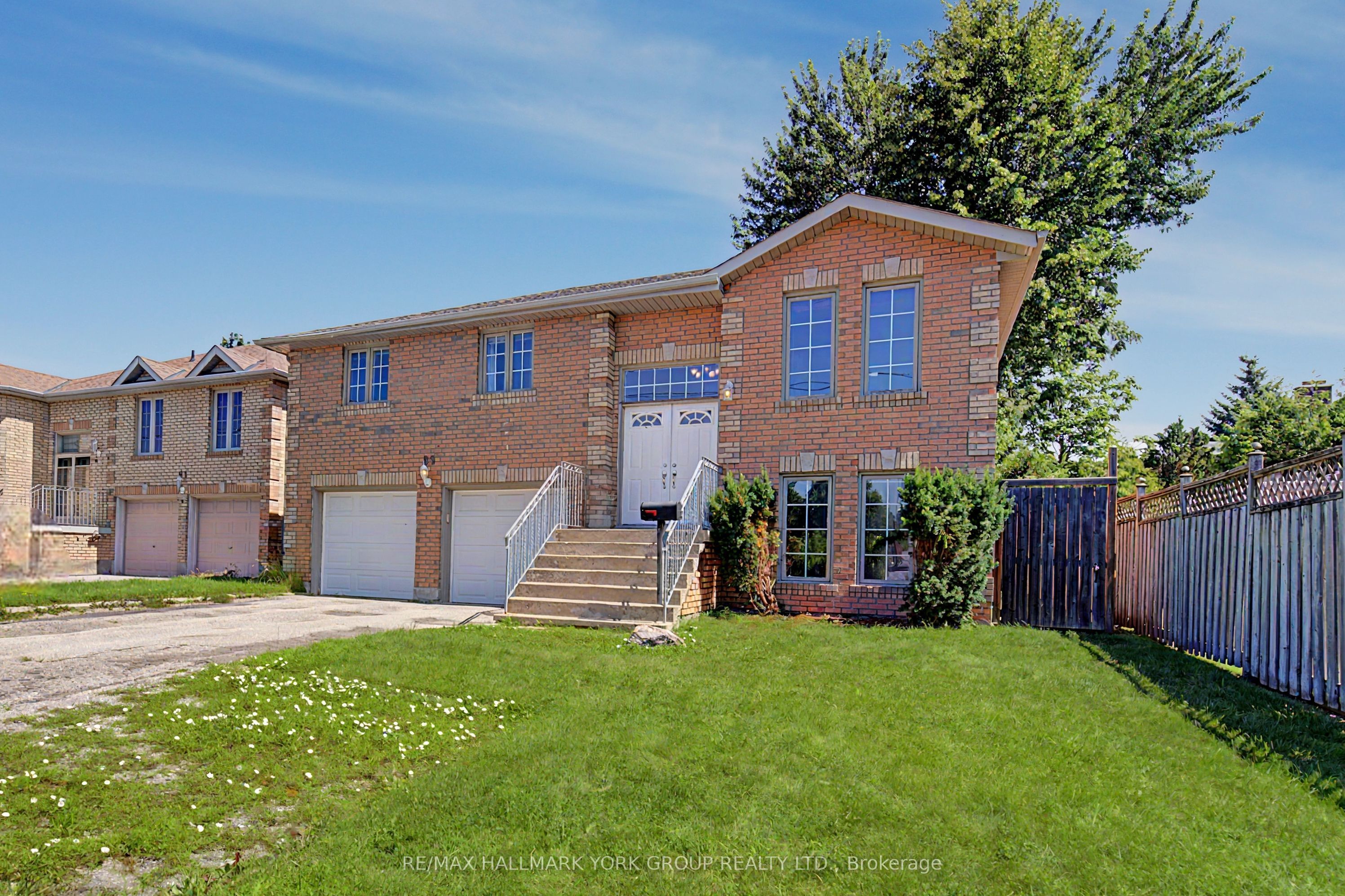 89 Metro Road N Property Photo 3