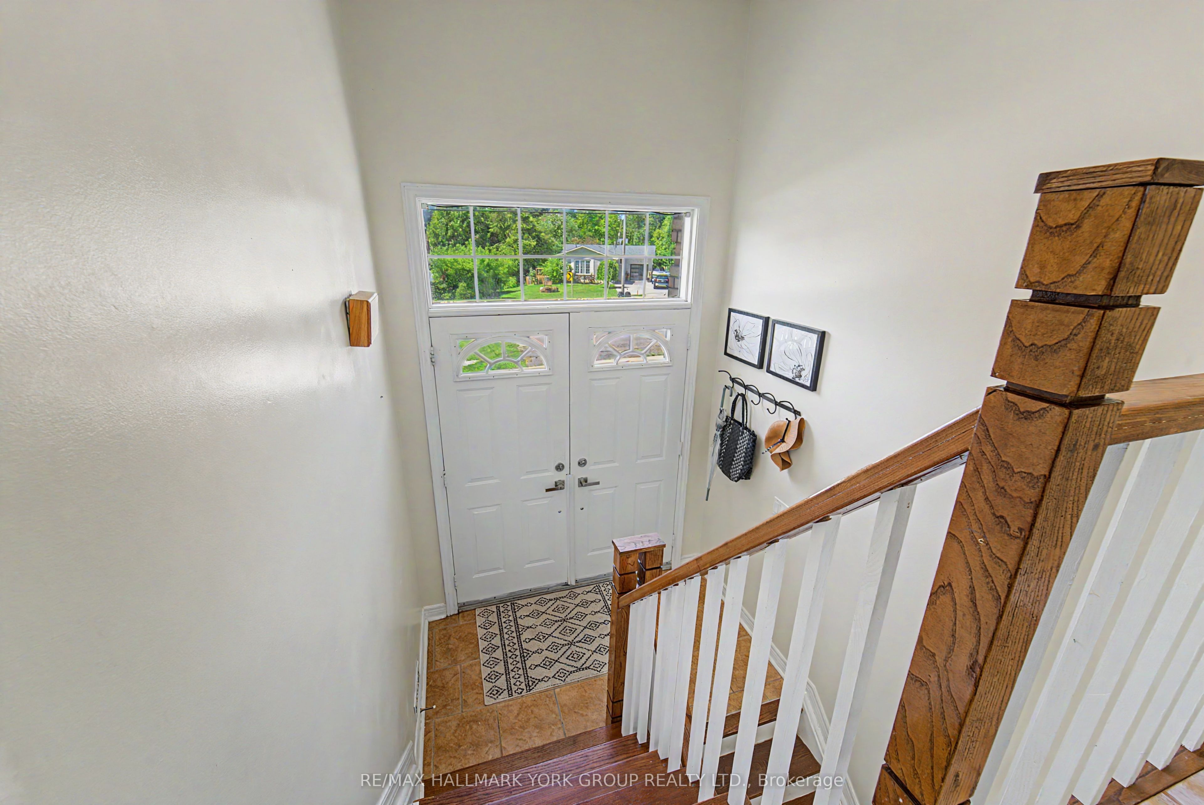 89 Metro Road N Property Photo 4