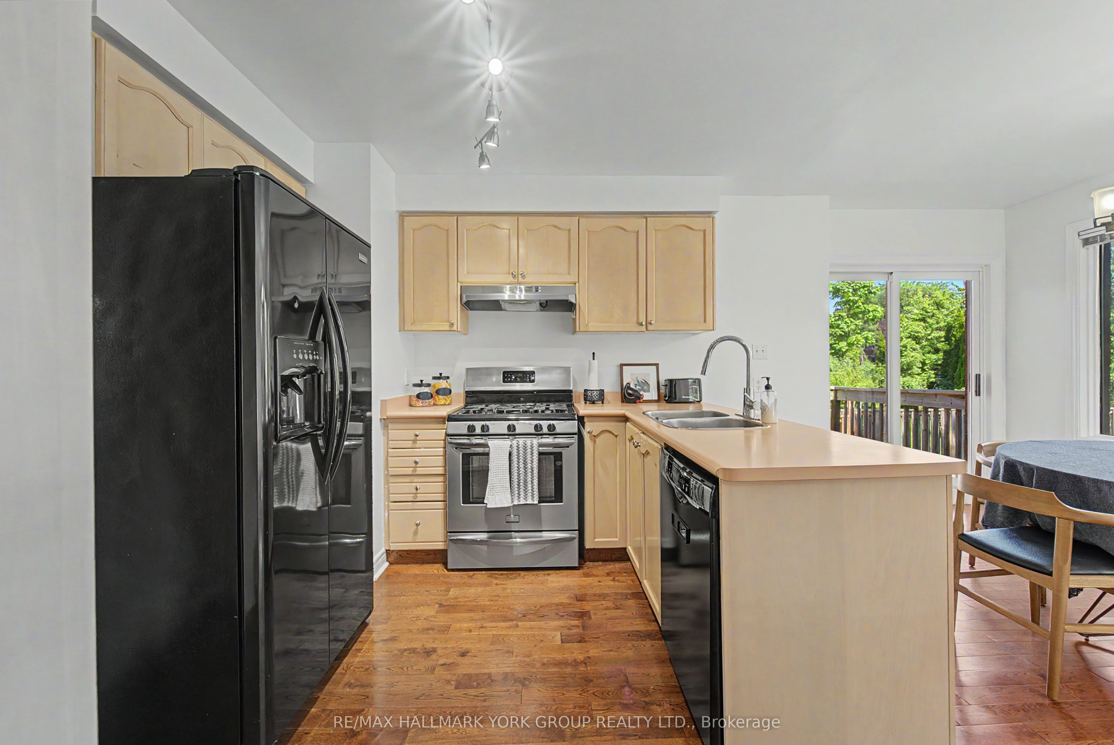 89 Metro Road N Property Photo 9