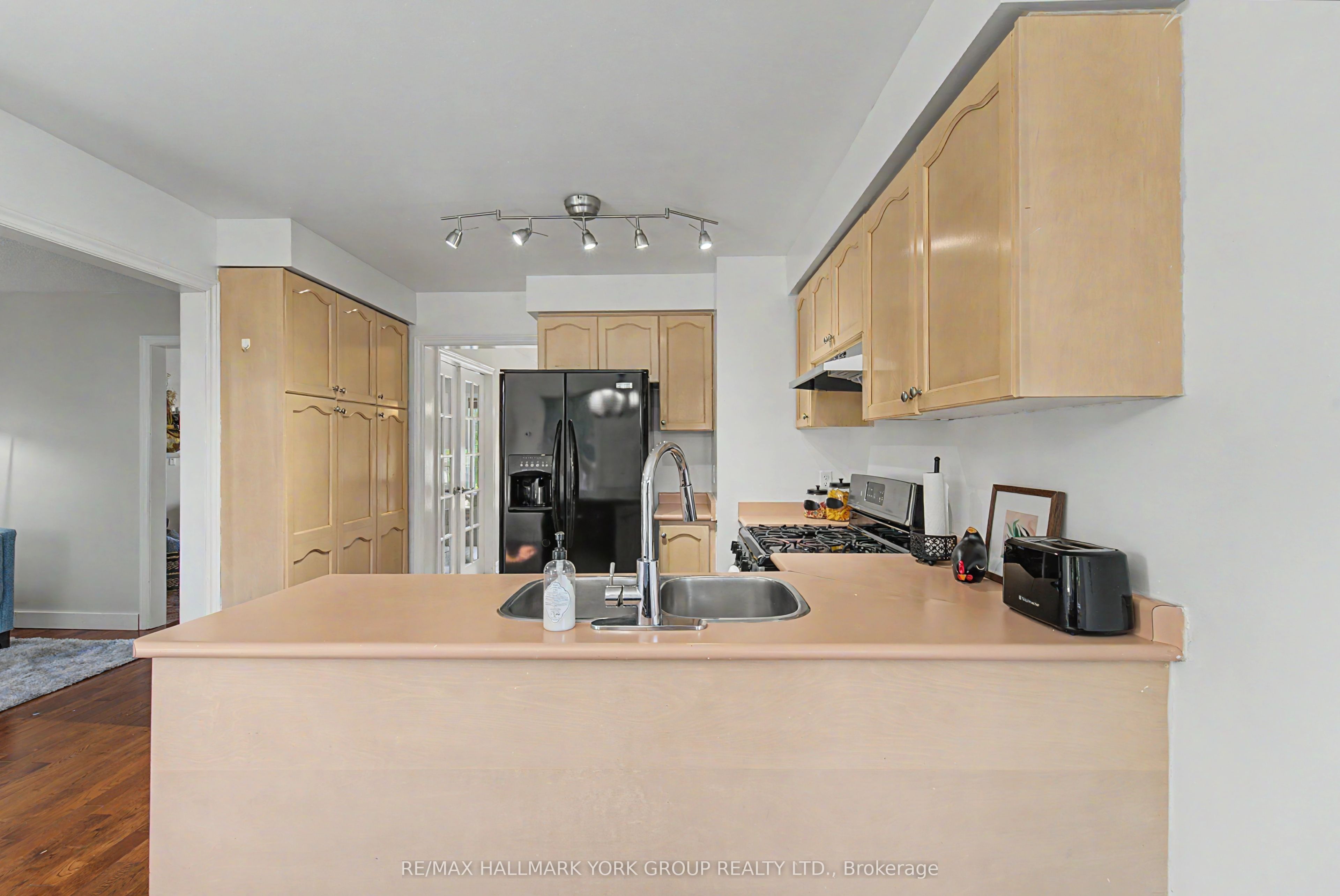 89 Metro Road N Property Photo 10
