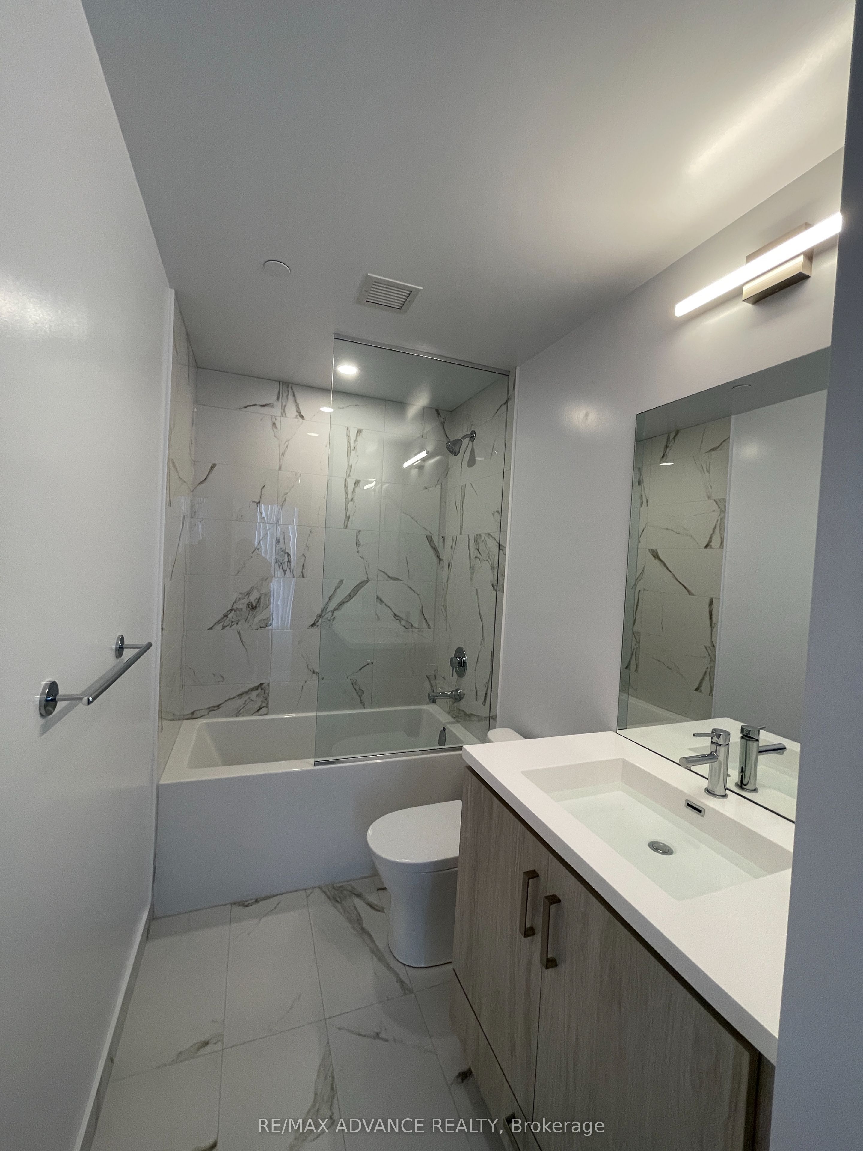 10 Honeycrisp Crescent 521 Property Photo 8