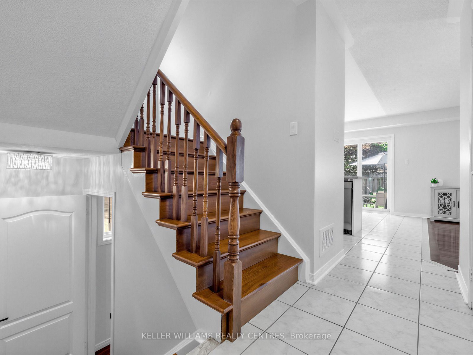 174 Flagstone Way Property Photo 5
