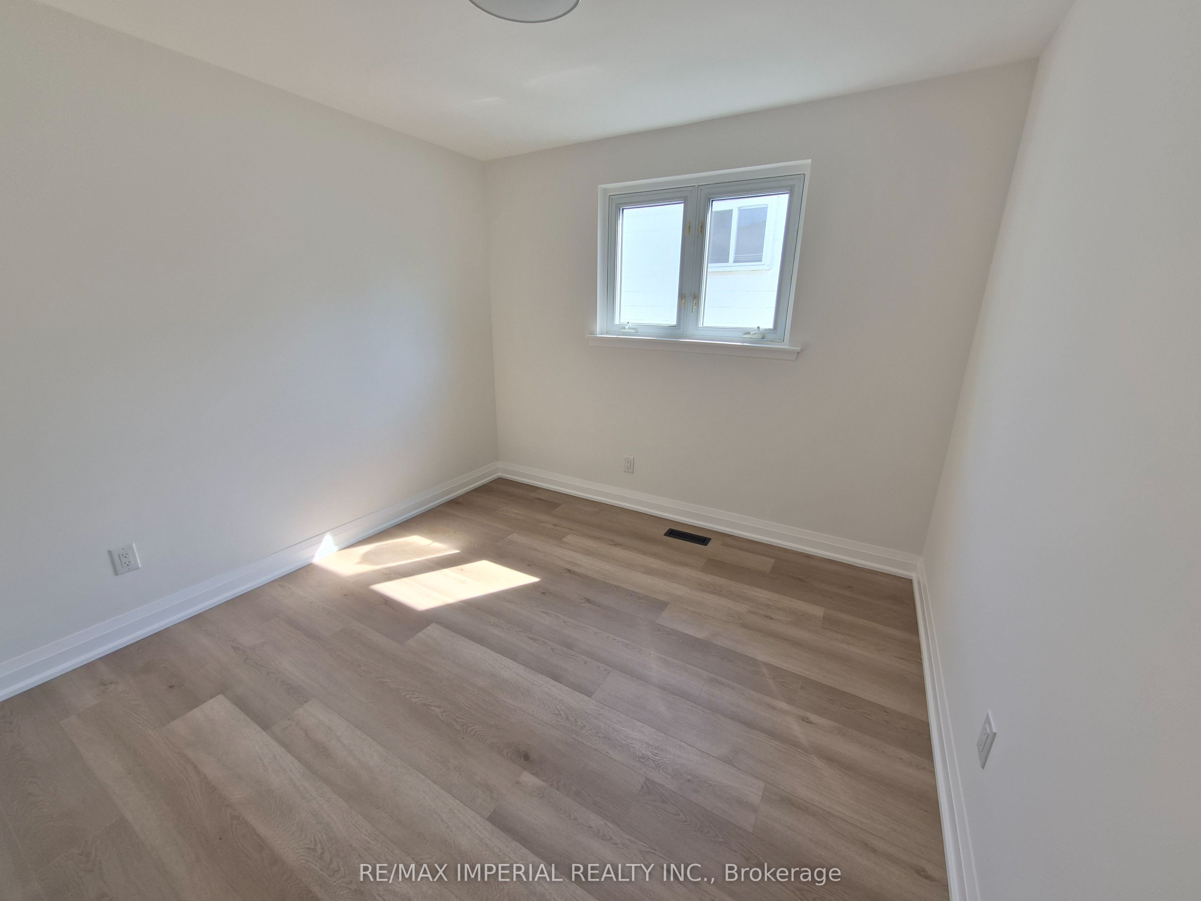 757 Pam Crescent Property Photo 15