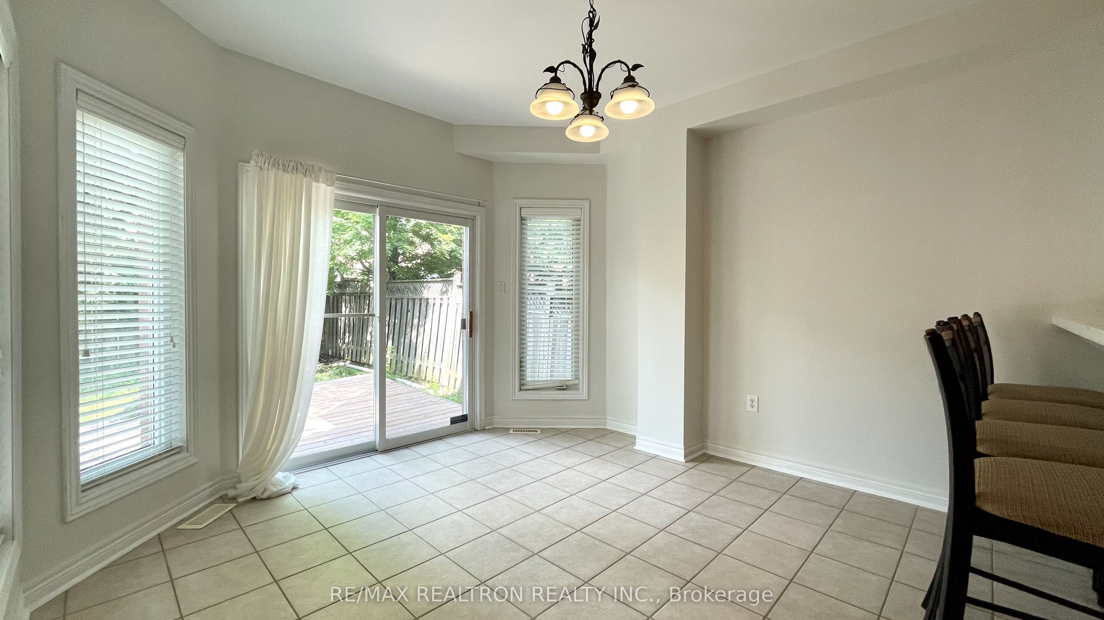 123 Woodbury Crescent Property Photo 6