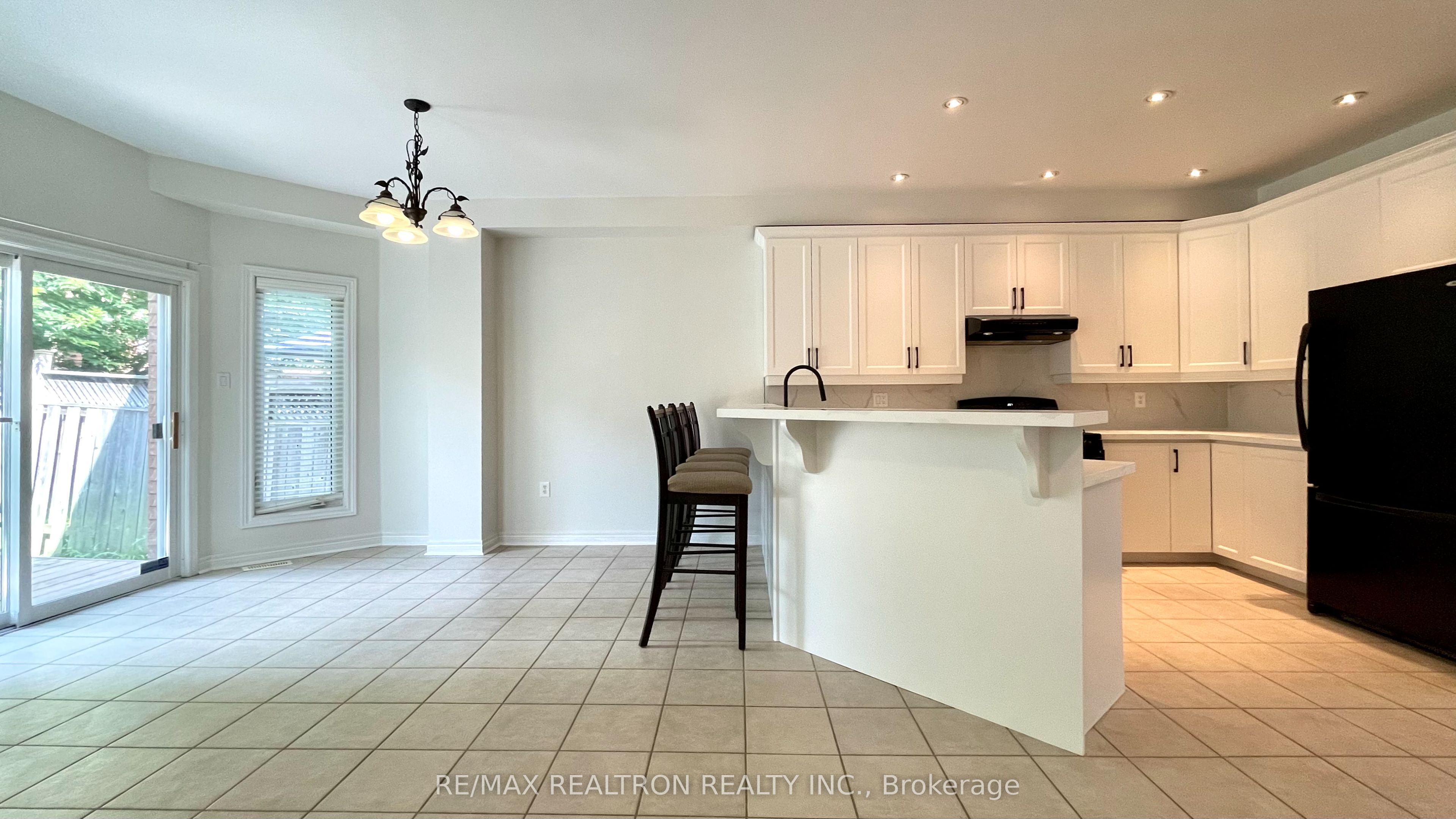 123 Woodbury Crescent Property Photo 7