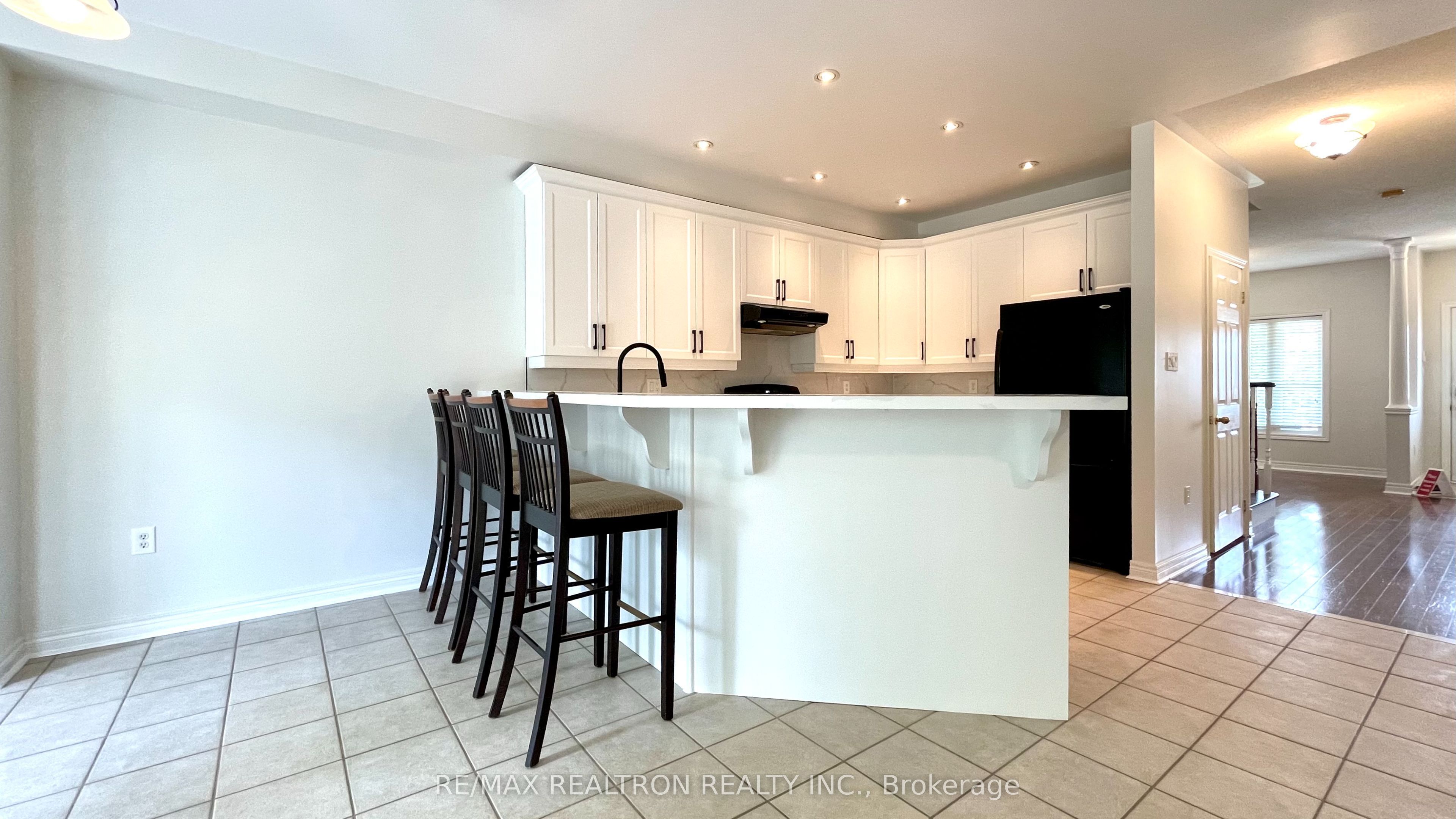 123 Woodbury Crescent Property Photo 8