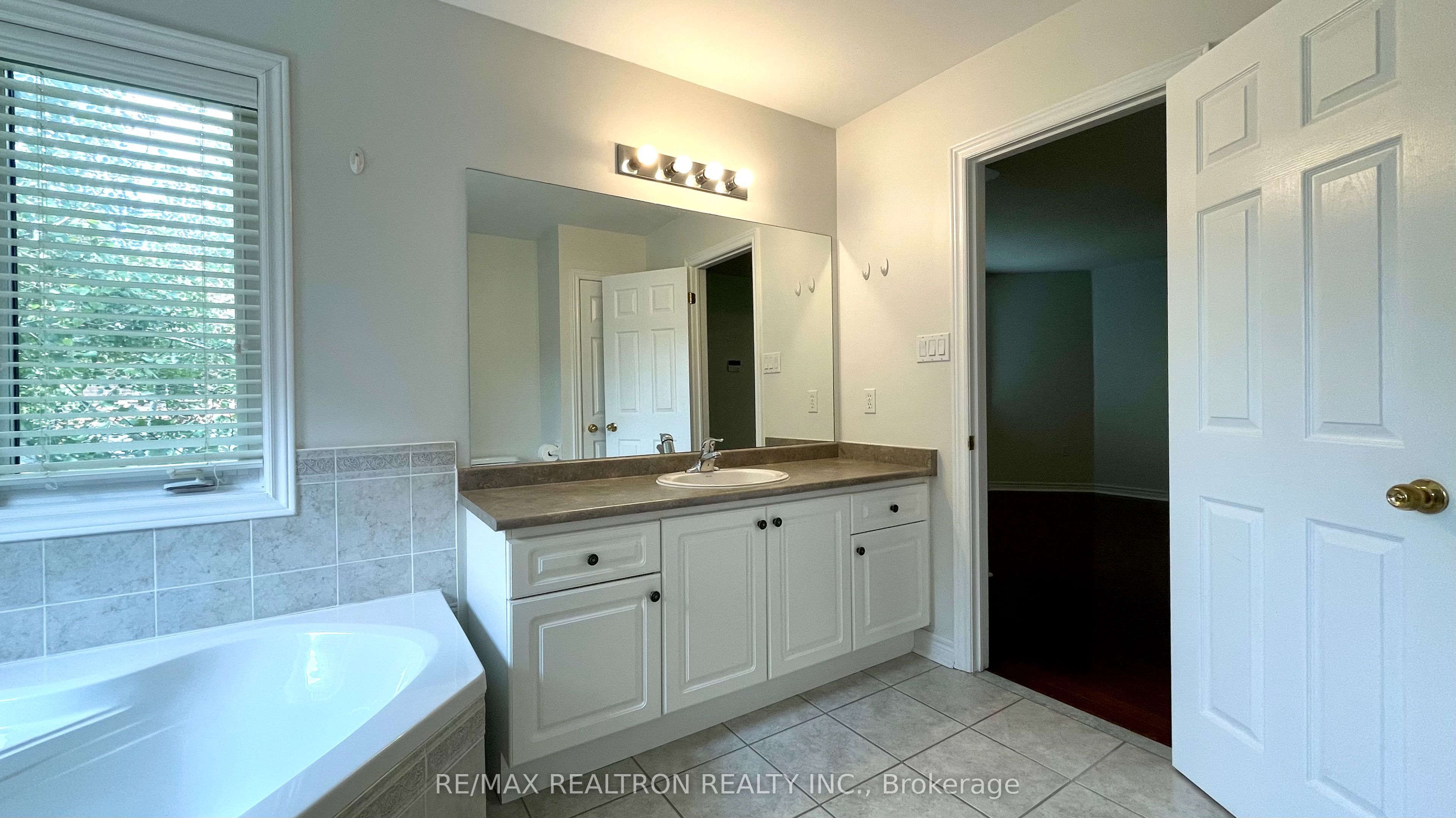 123 Woodbury Crescent Property Photo 16