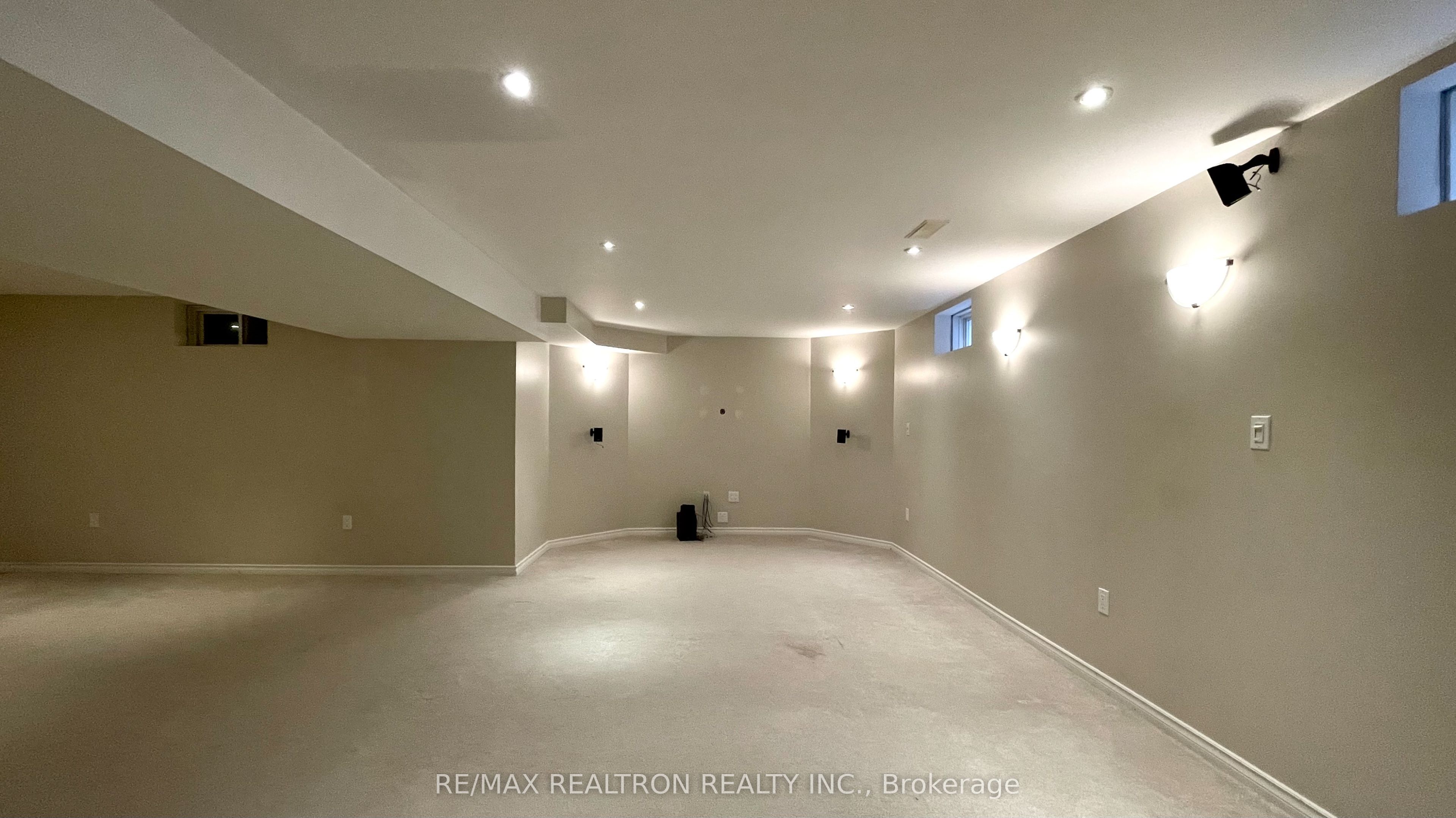 123 Woodbury Crescent Property Photo 23