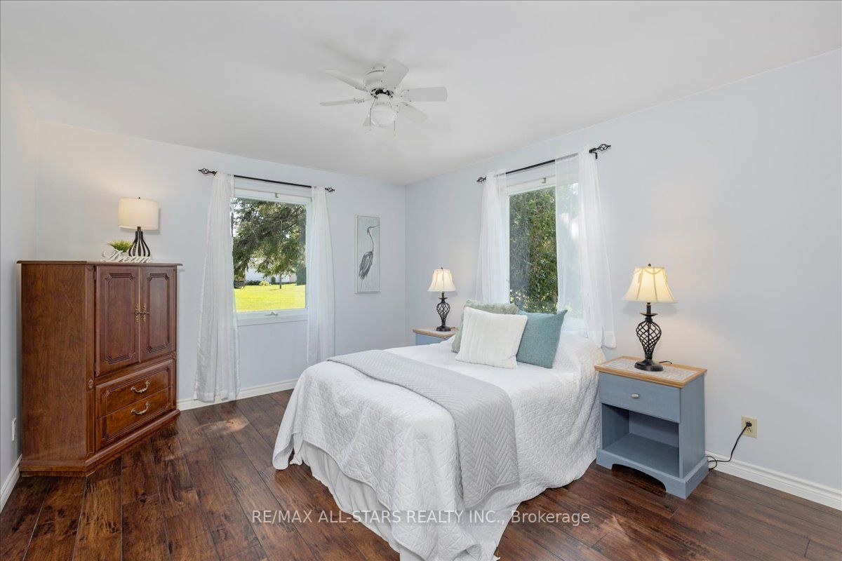 35 Lake Drive E Property Photo 15