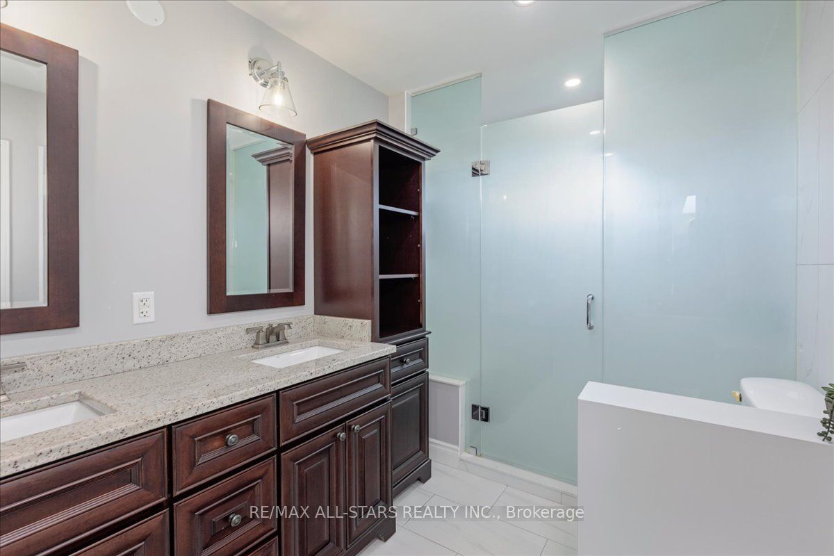 35 Lake Drive E Property Photo 16
