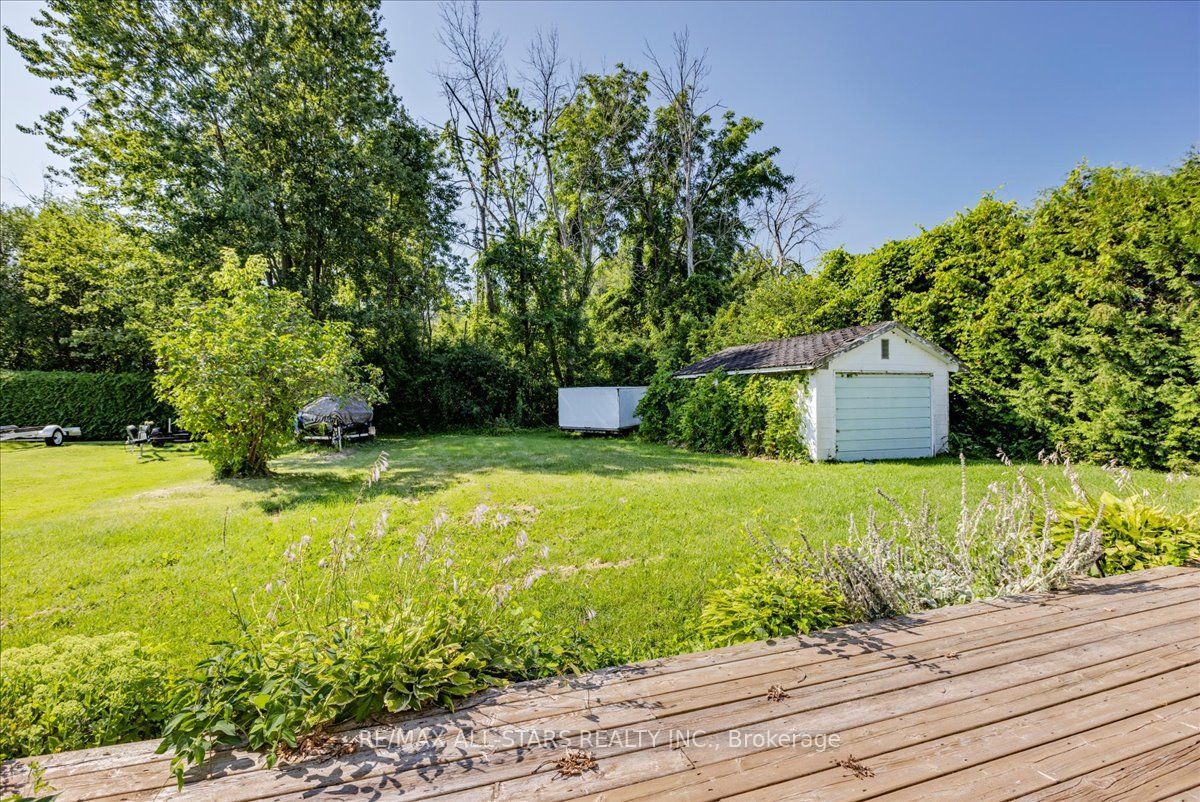 35 Lake Drive E Property Photo 28