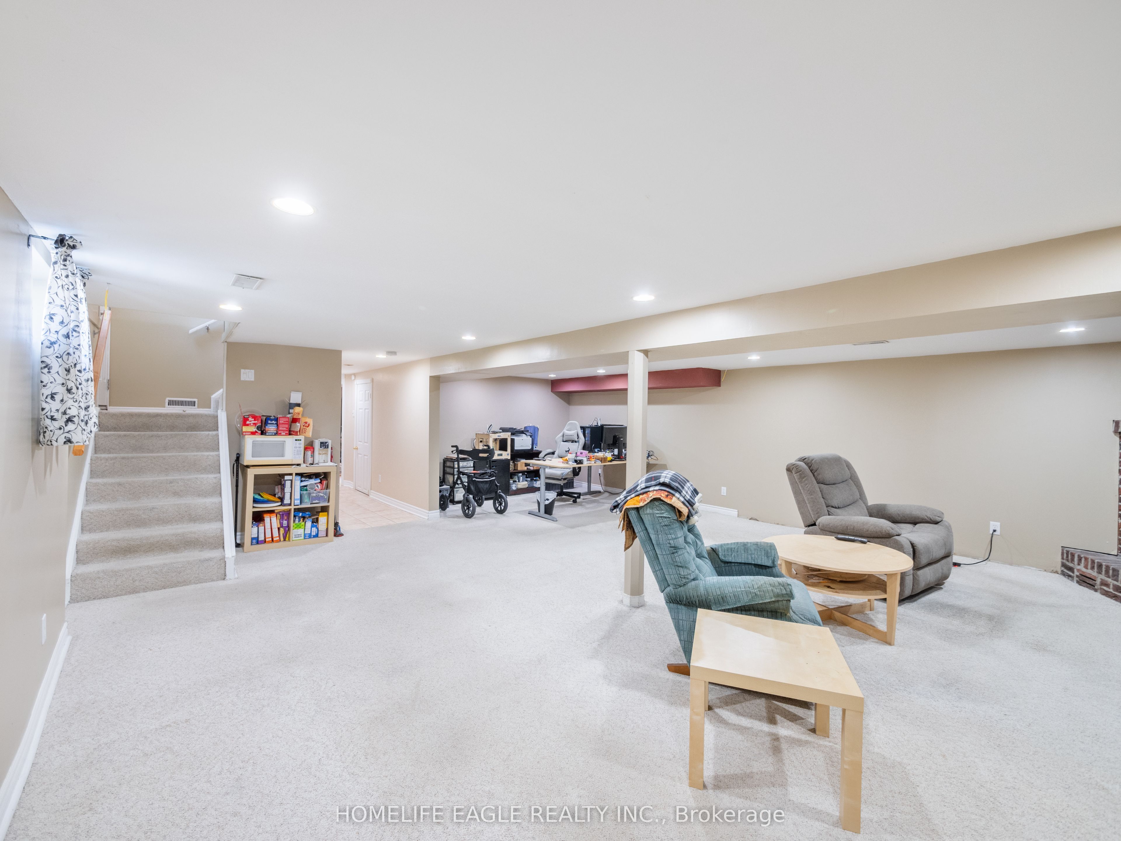 751 Greenfield Crescent Property Photo 11