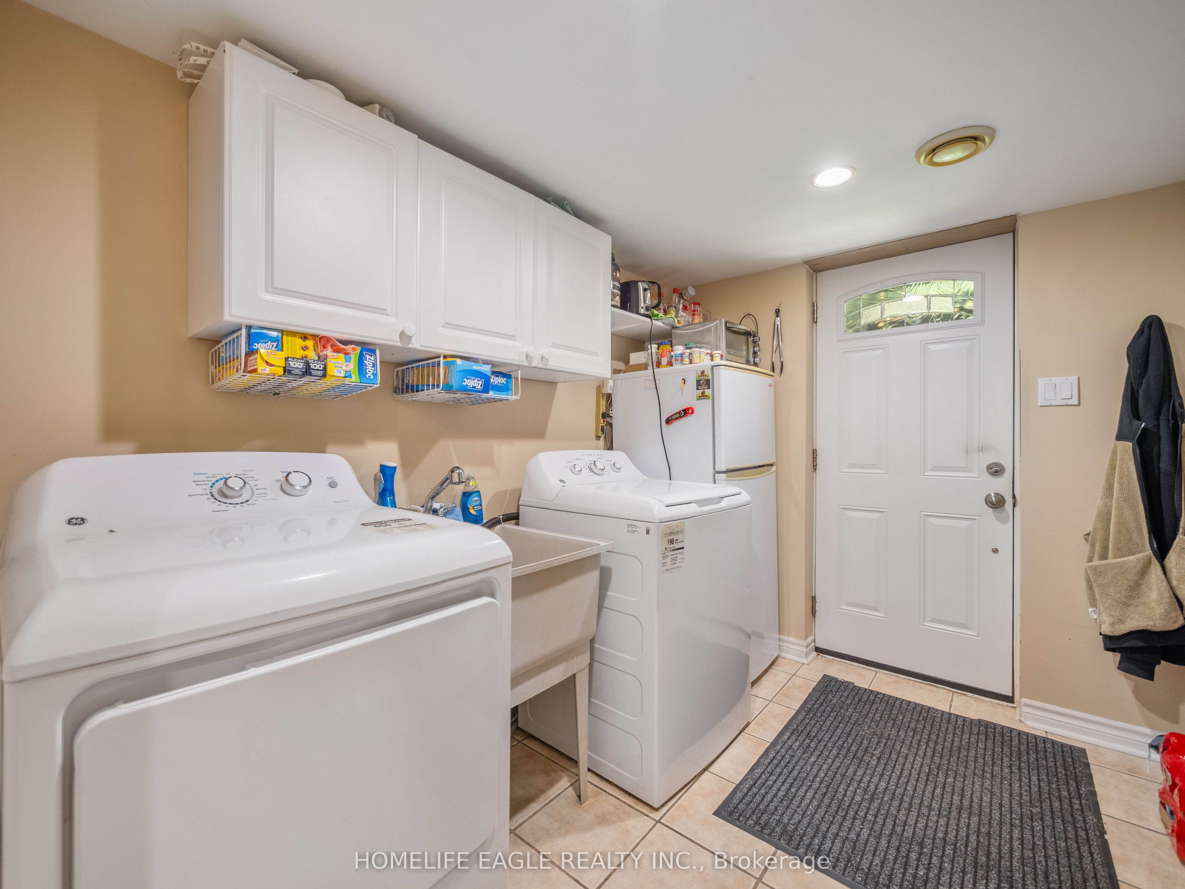 751 Greenfield Crescent Property Photo 14