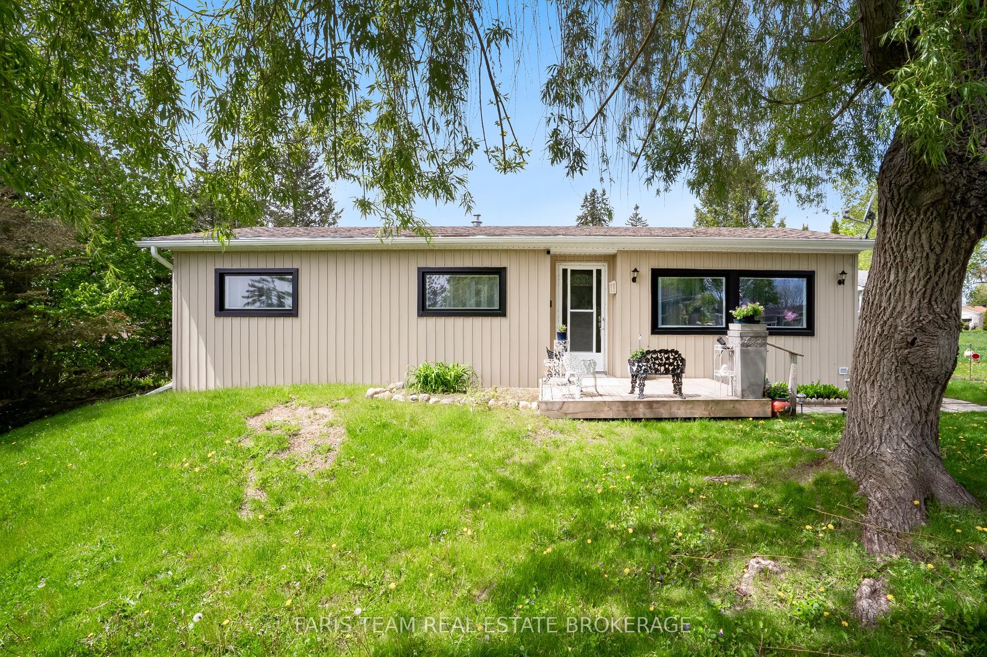 21 Hawthorne Drive Property Photo 3