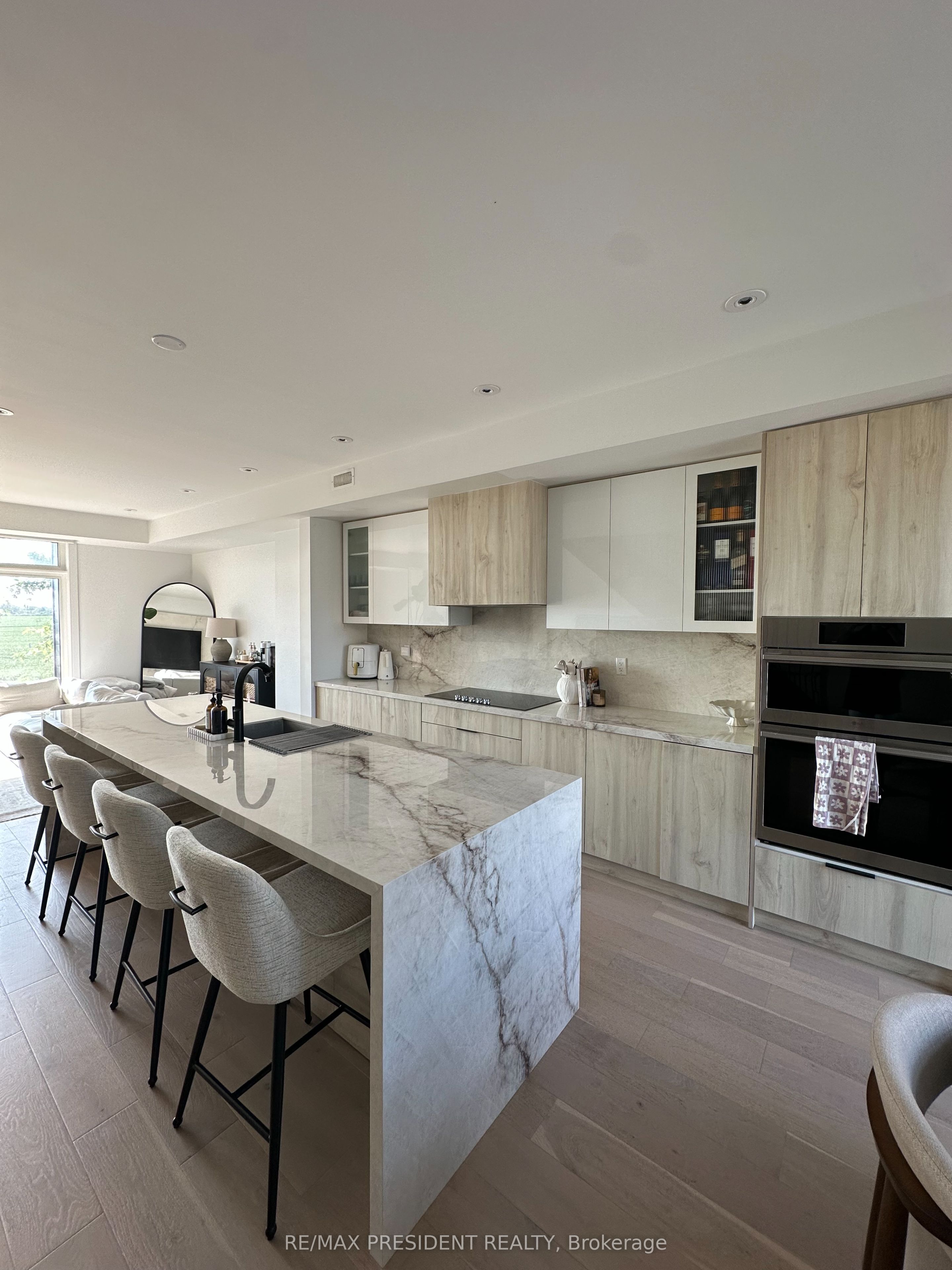 63 Holyrood Crescent Property Photo 1