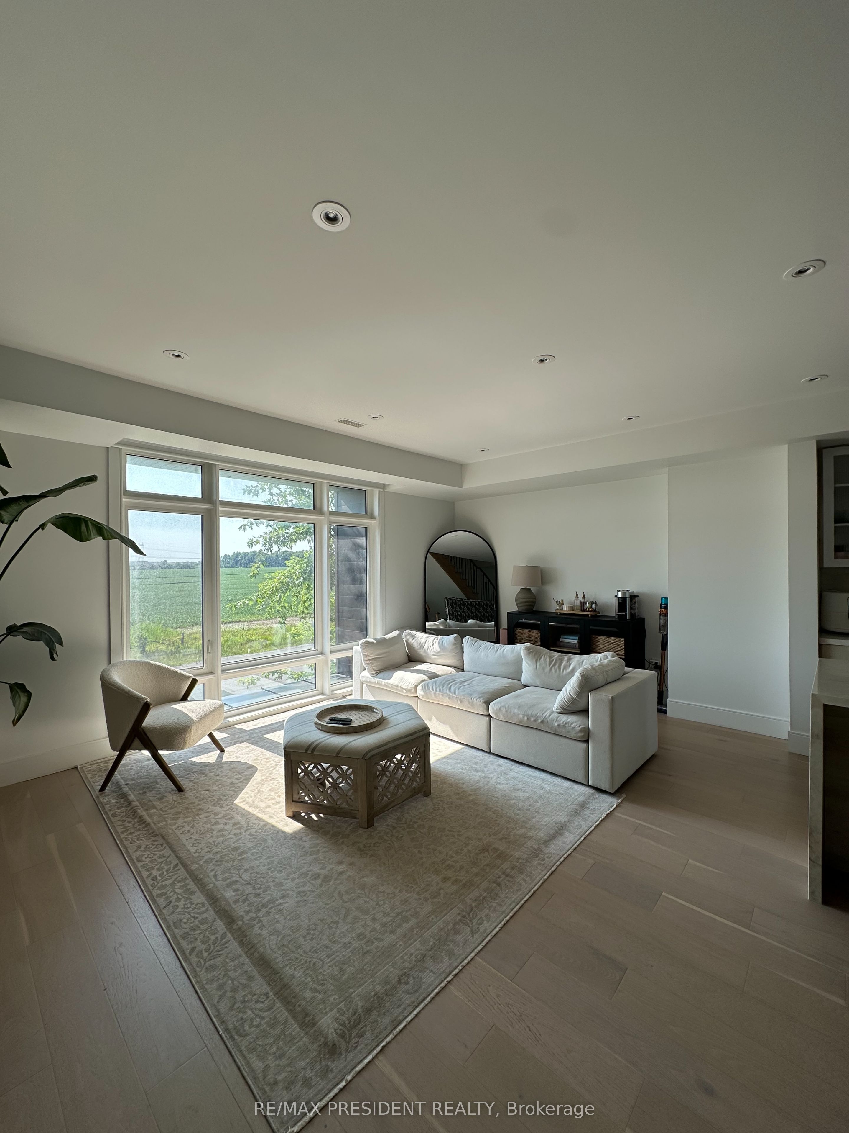 63 Holyrood Crescent Property Photo 5