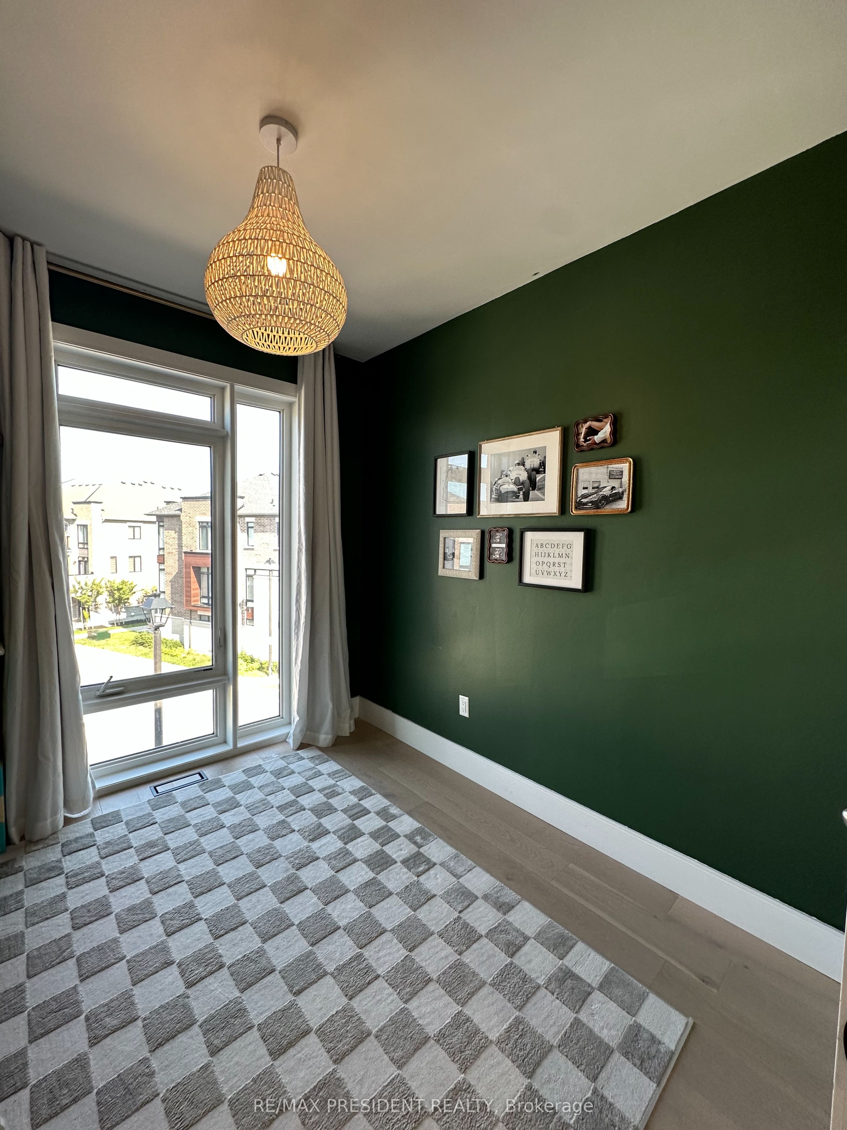 63 Holyrood Crescent Property Photo 10