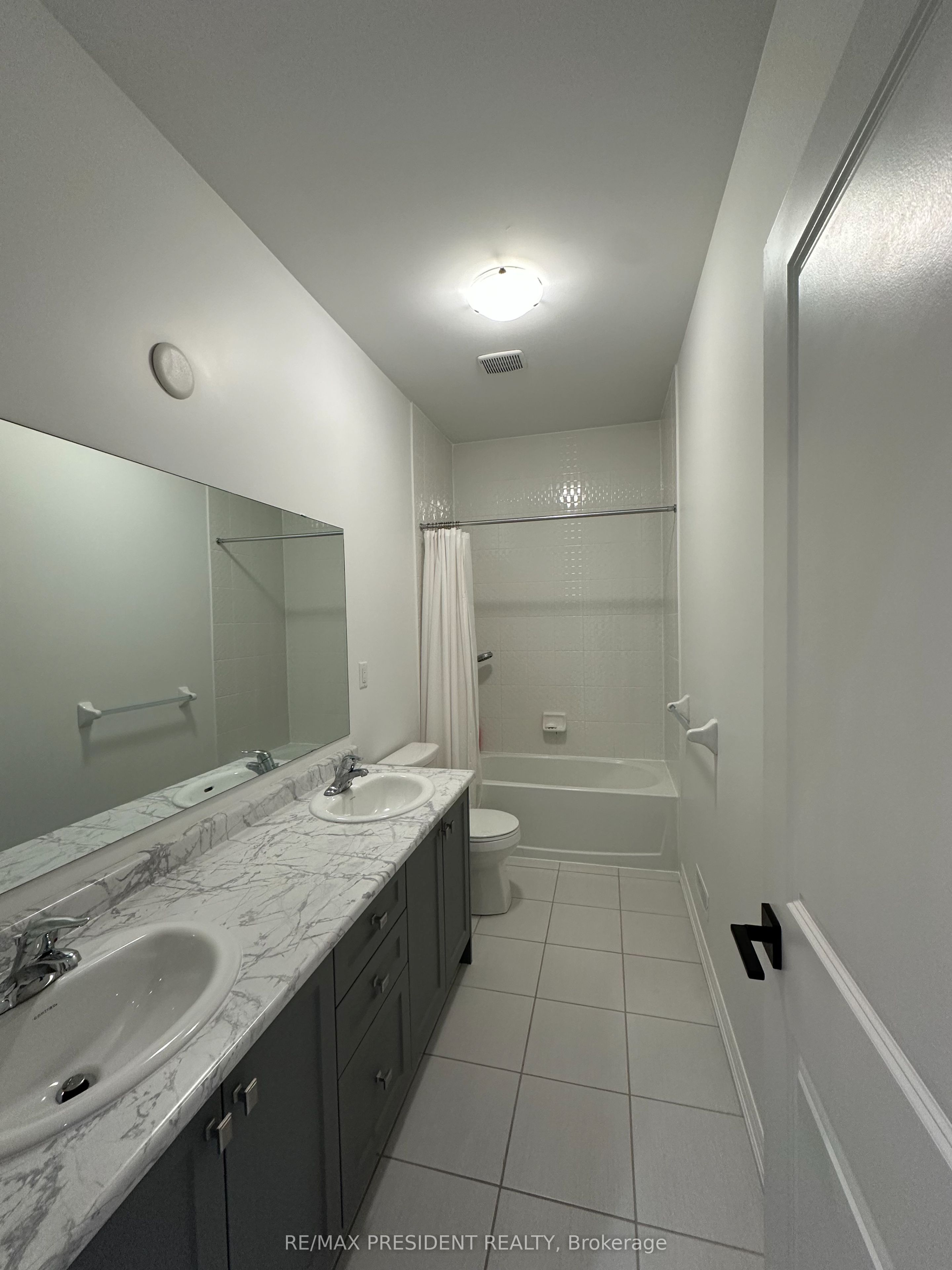 63 Holyrood Crescent Property Photo 11