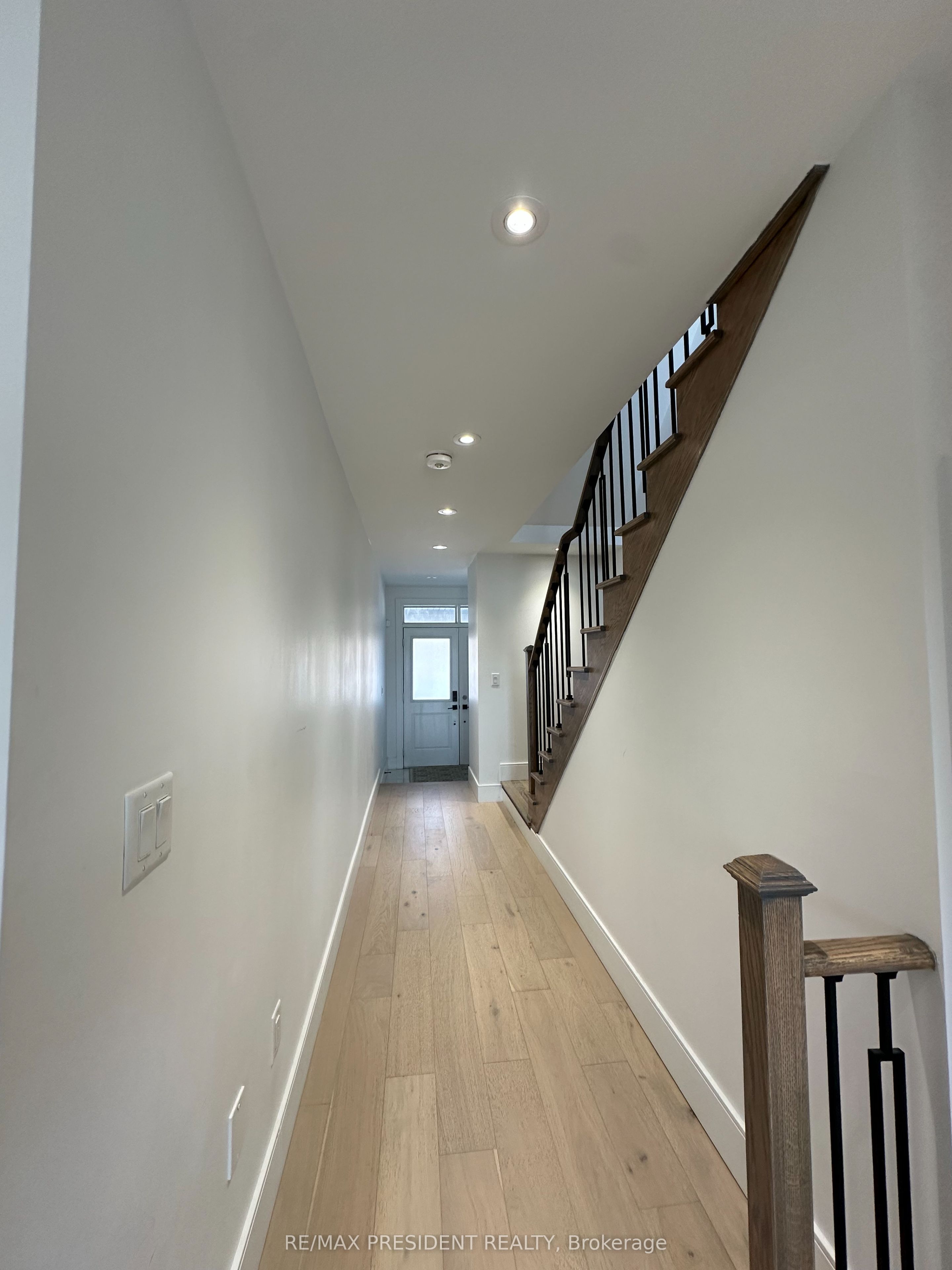 63 Holyrood Crescent Property Photo 12