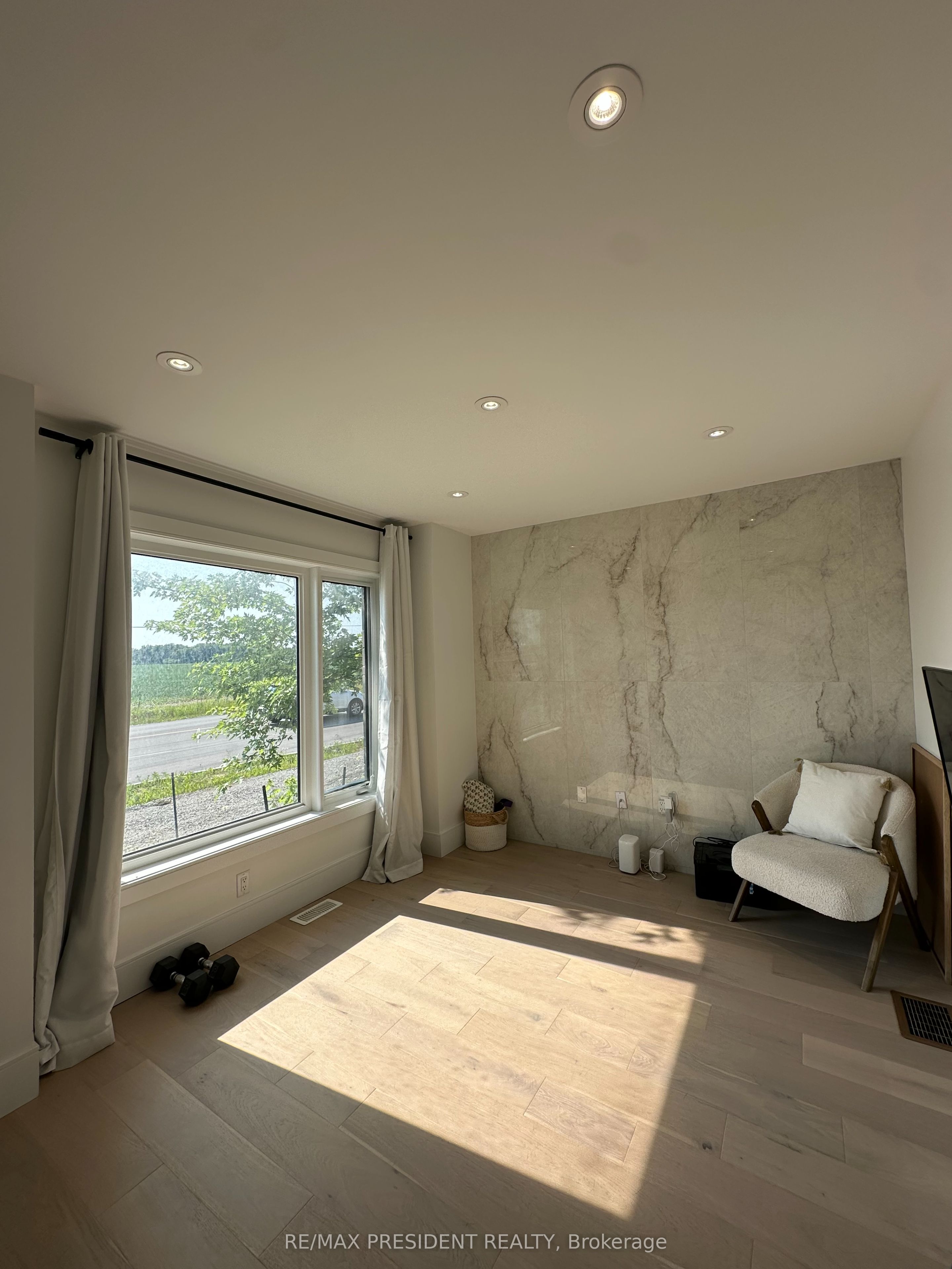 63 Holyrood Crescent Property Photo 13