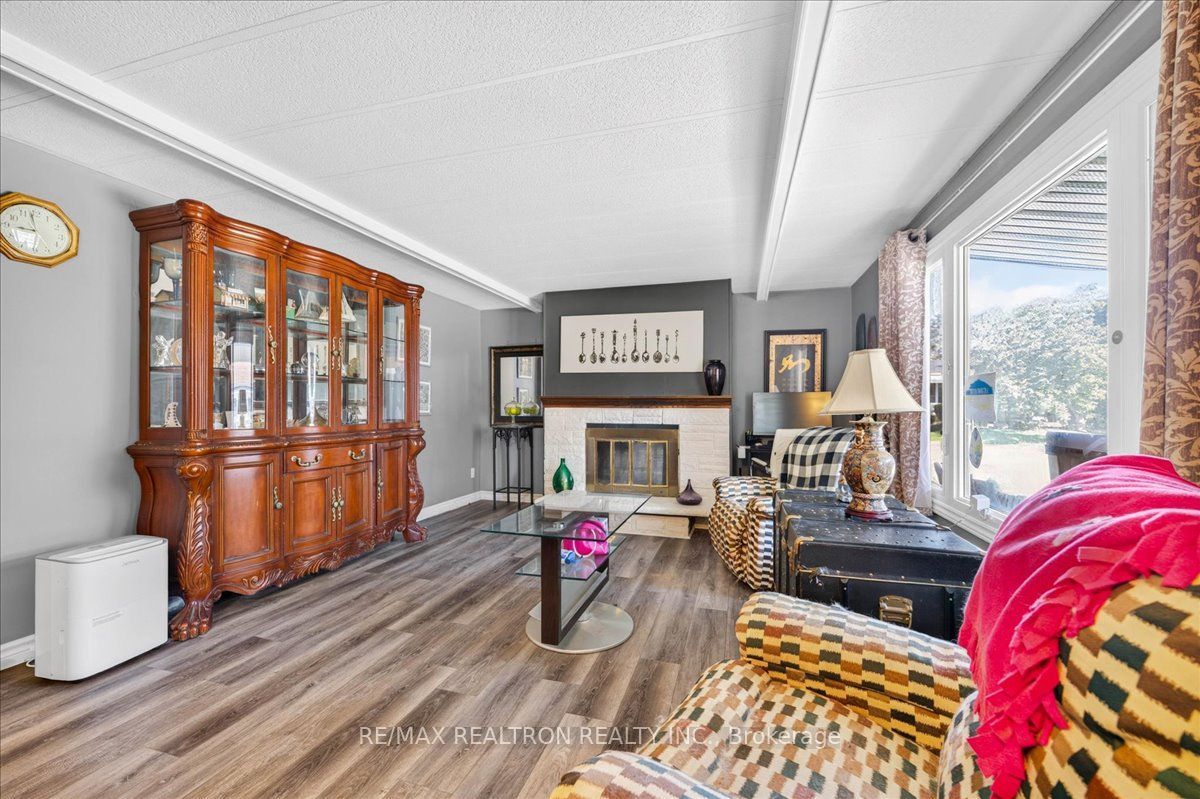 13 Broadway Avenue Property Photo 10