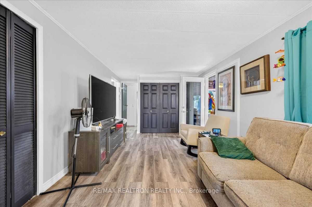 13 Broadway Avenue Property Photo 13