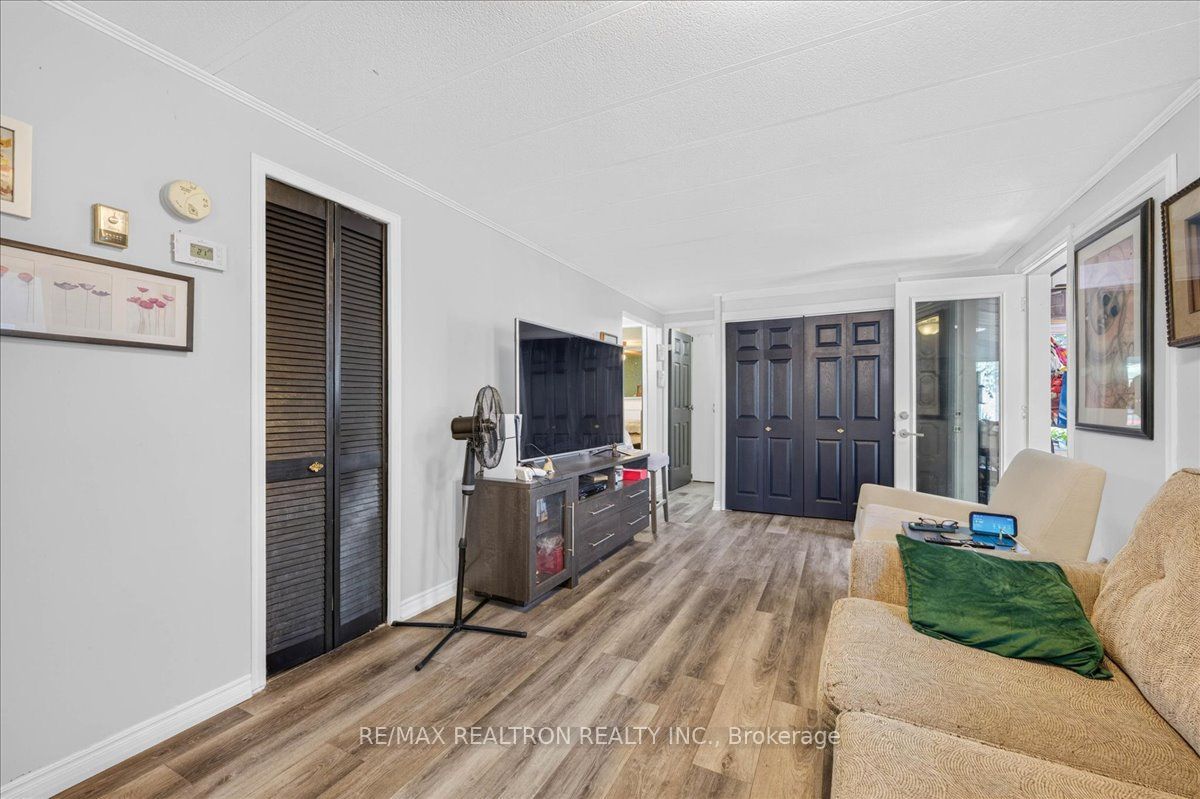 13 Broadway Avenue Property Photo 14
