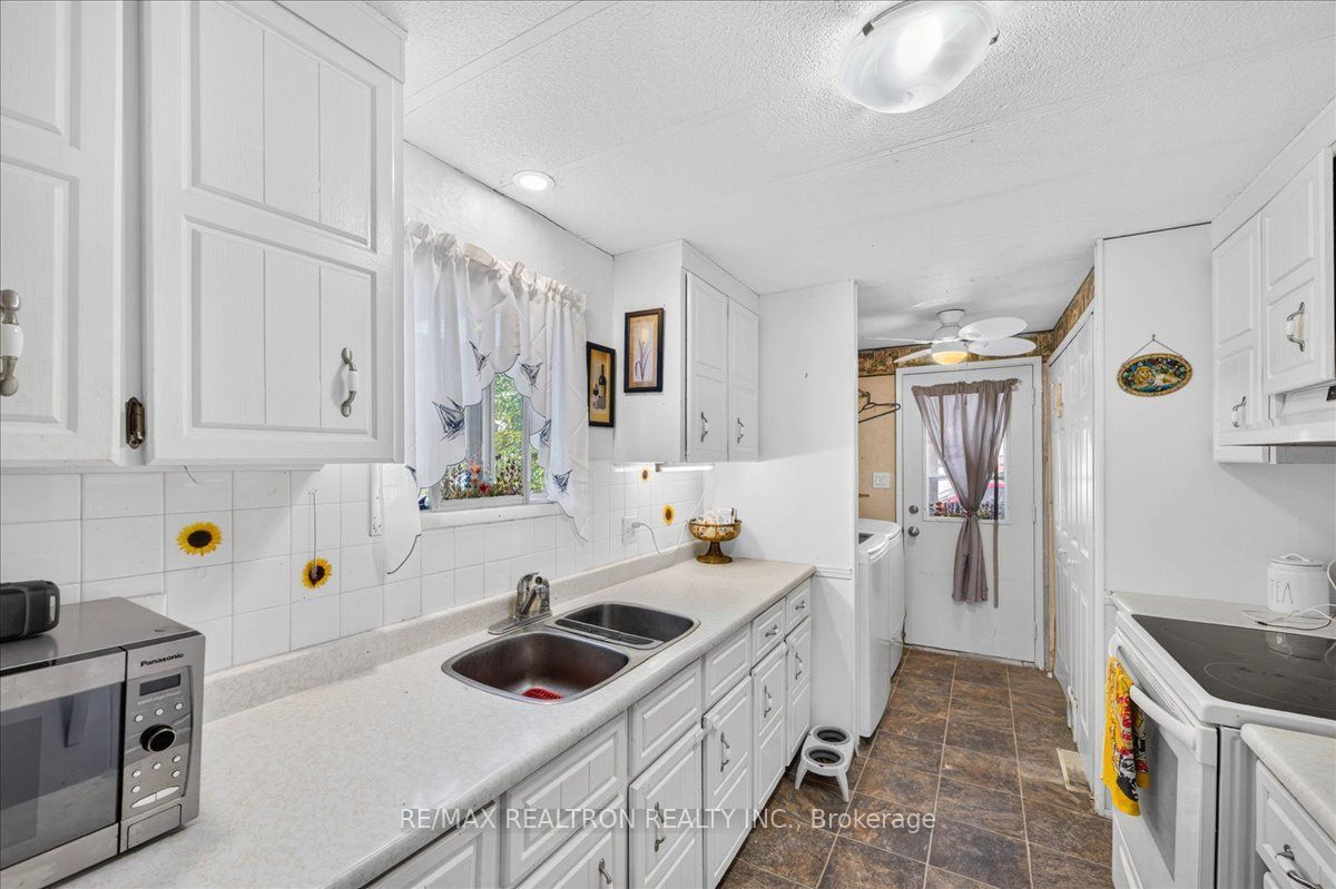 13 Broadway Avenue Property Photo 17