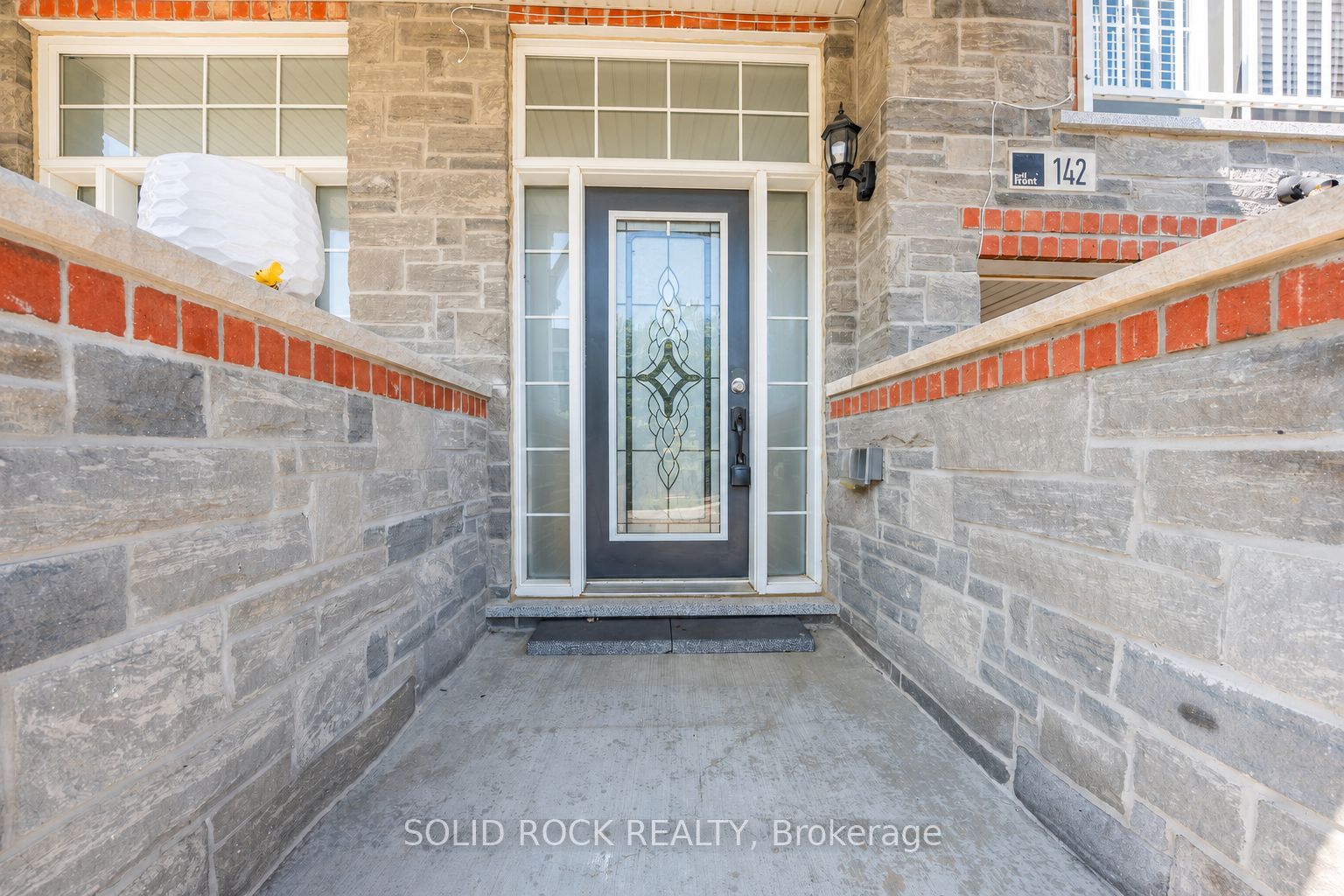 142 Farooq Boulevard S Property Photo 3