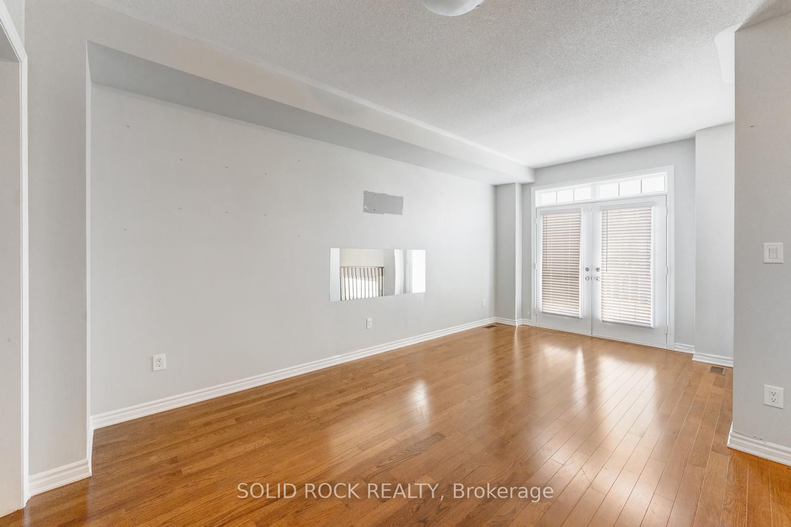 142 Farooq Boulevard S Property Photo 6