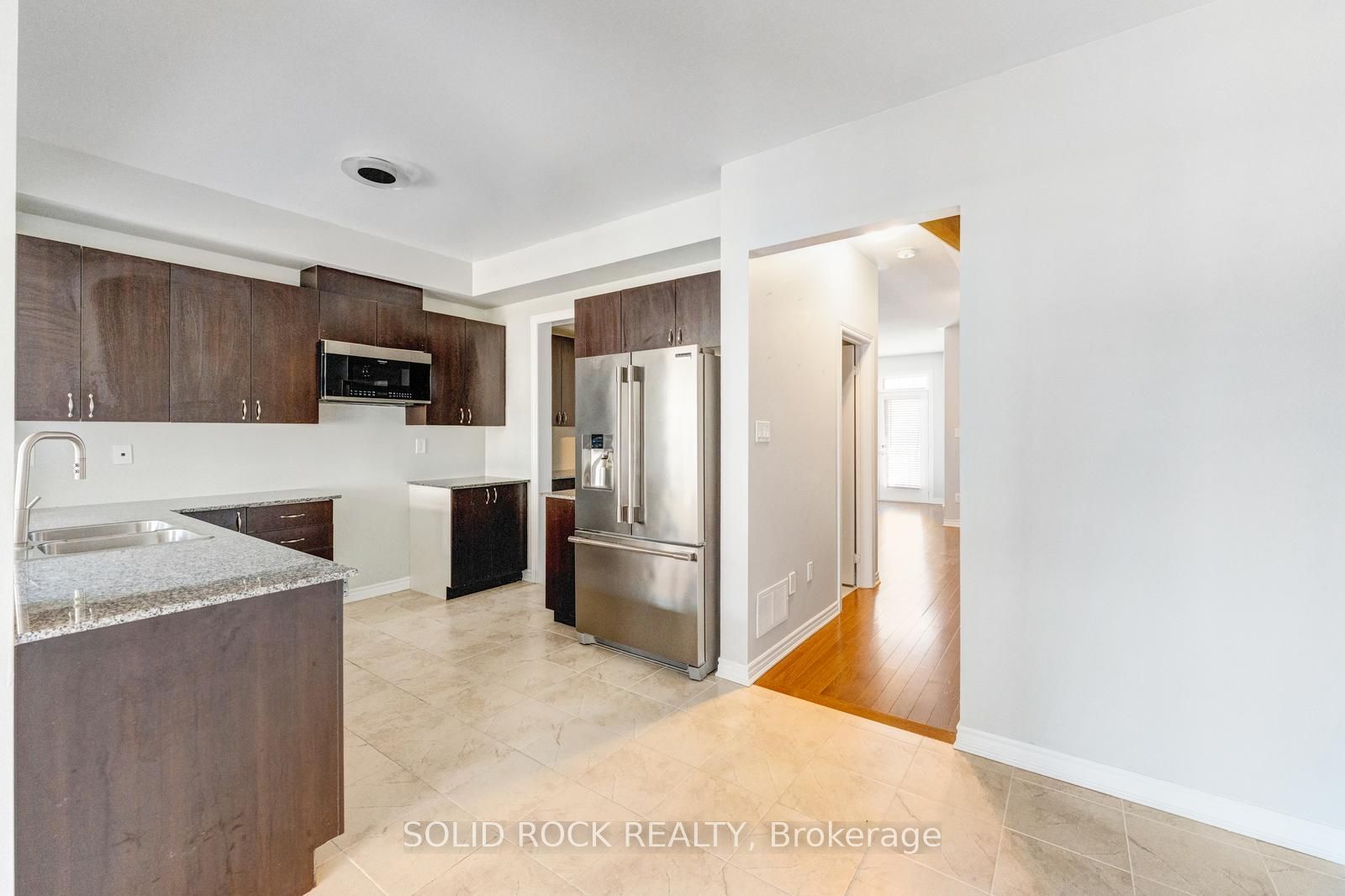 142 Farooq Boulevard S Property Photo 11