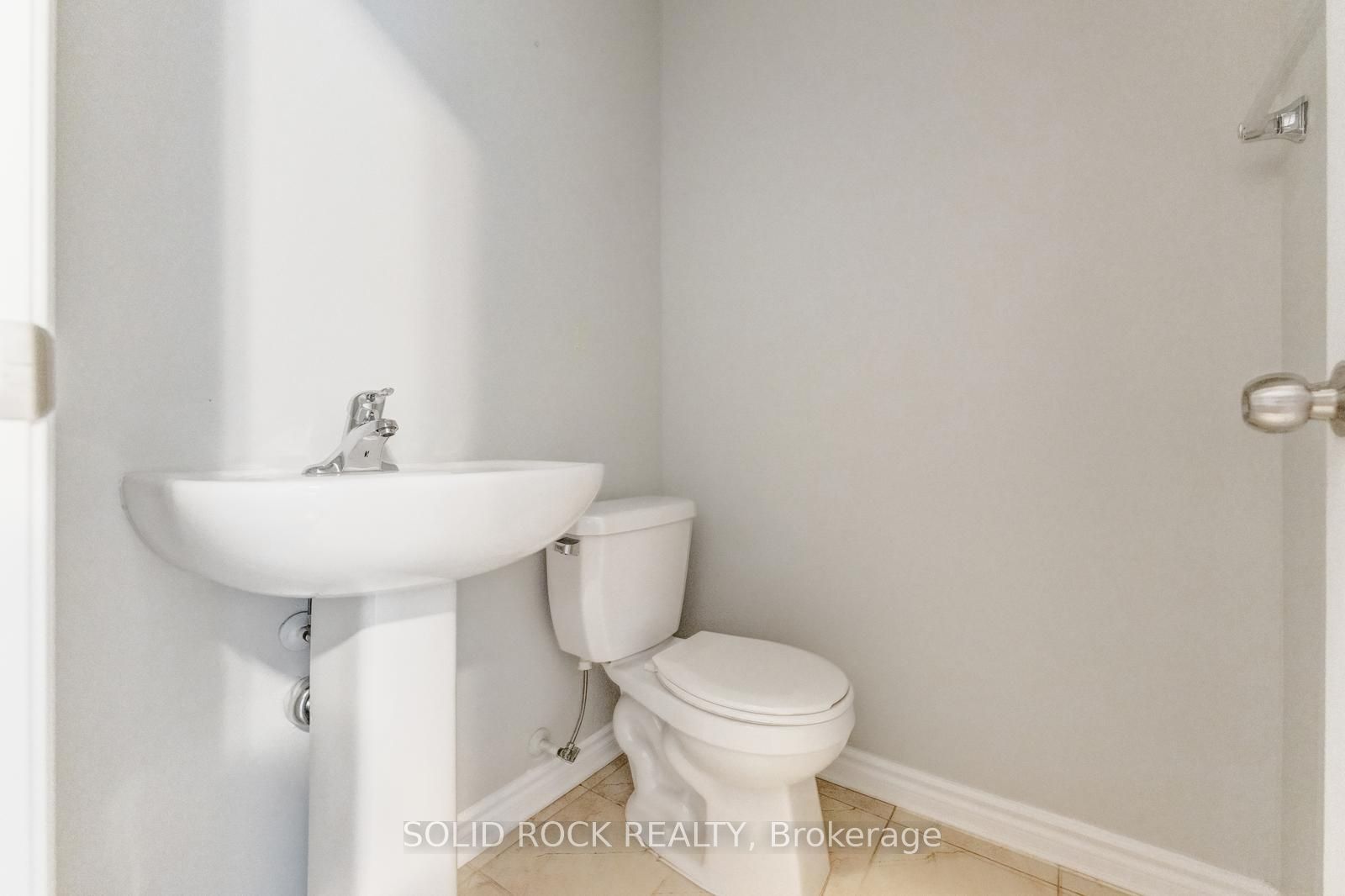 142 Farooq Boulevard S Property Photo 20