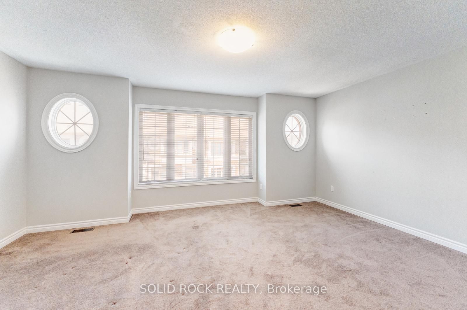 142 Farooq Boulevard S Property Photo 23