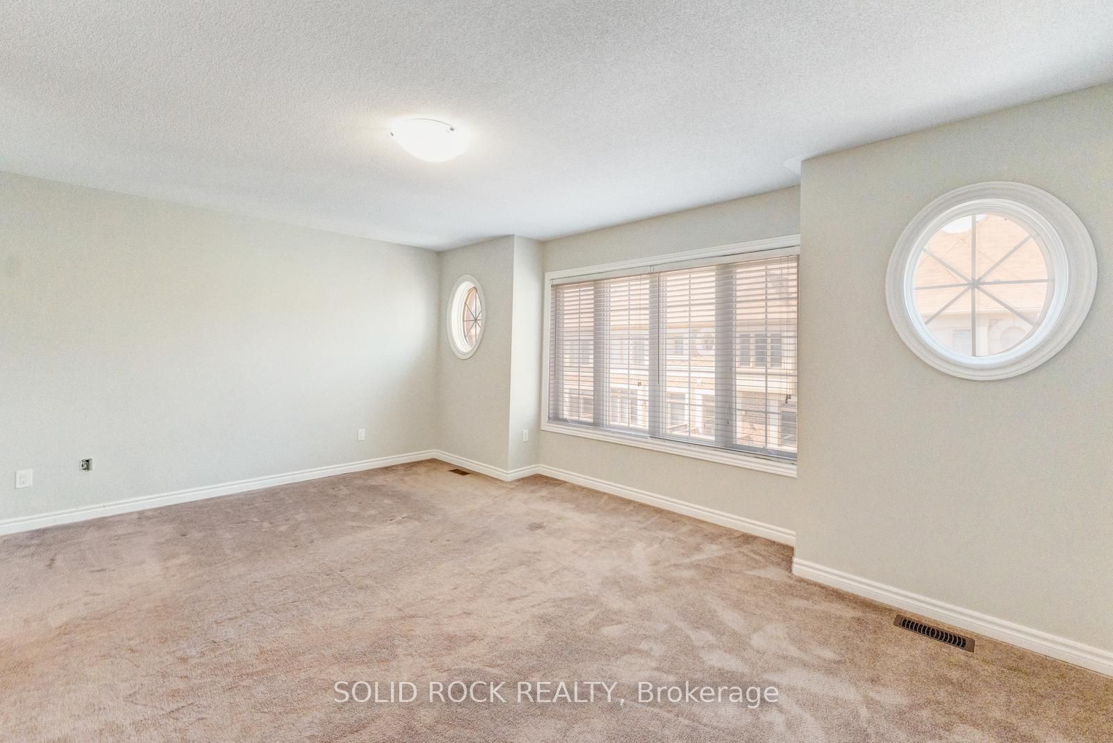 142 Farooq Boulevard S Property Photo 25