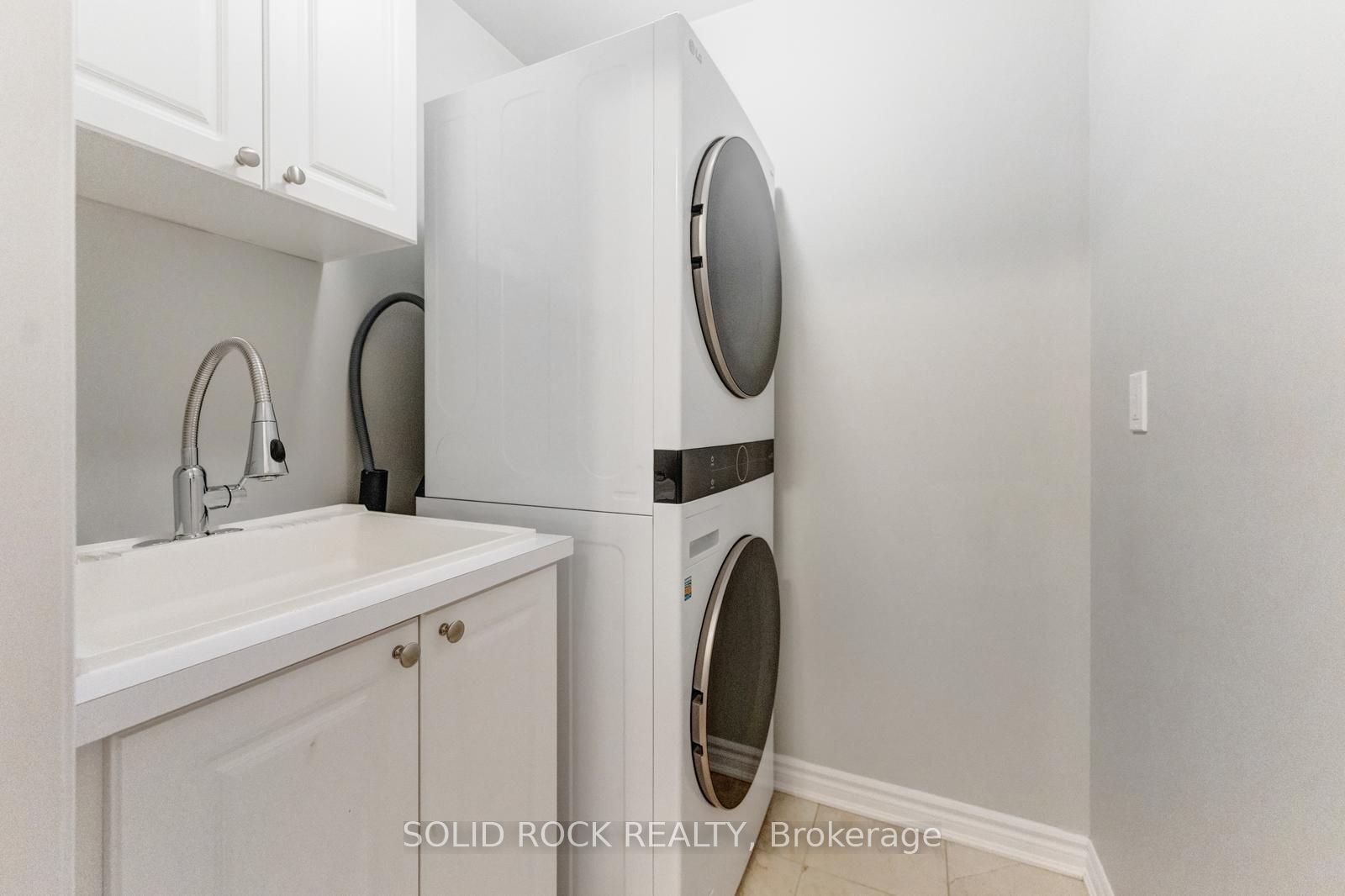 142 Farooq Boulevard S Property Photo 34