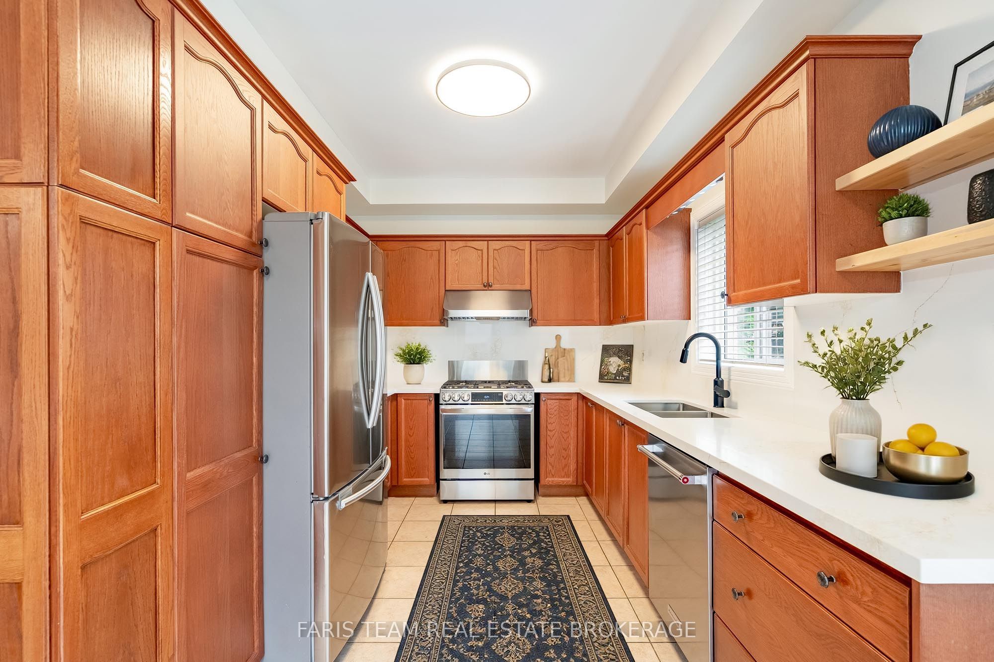 1948 Emerald Court Property Photo 4