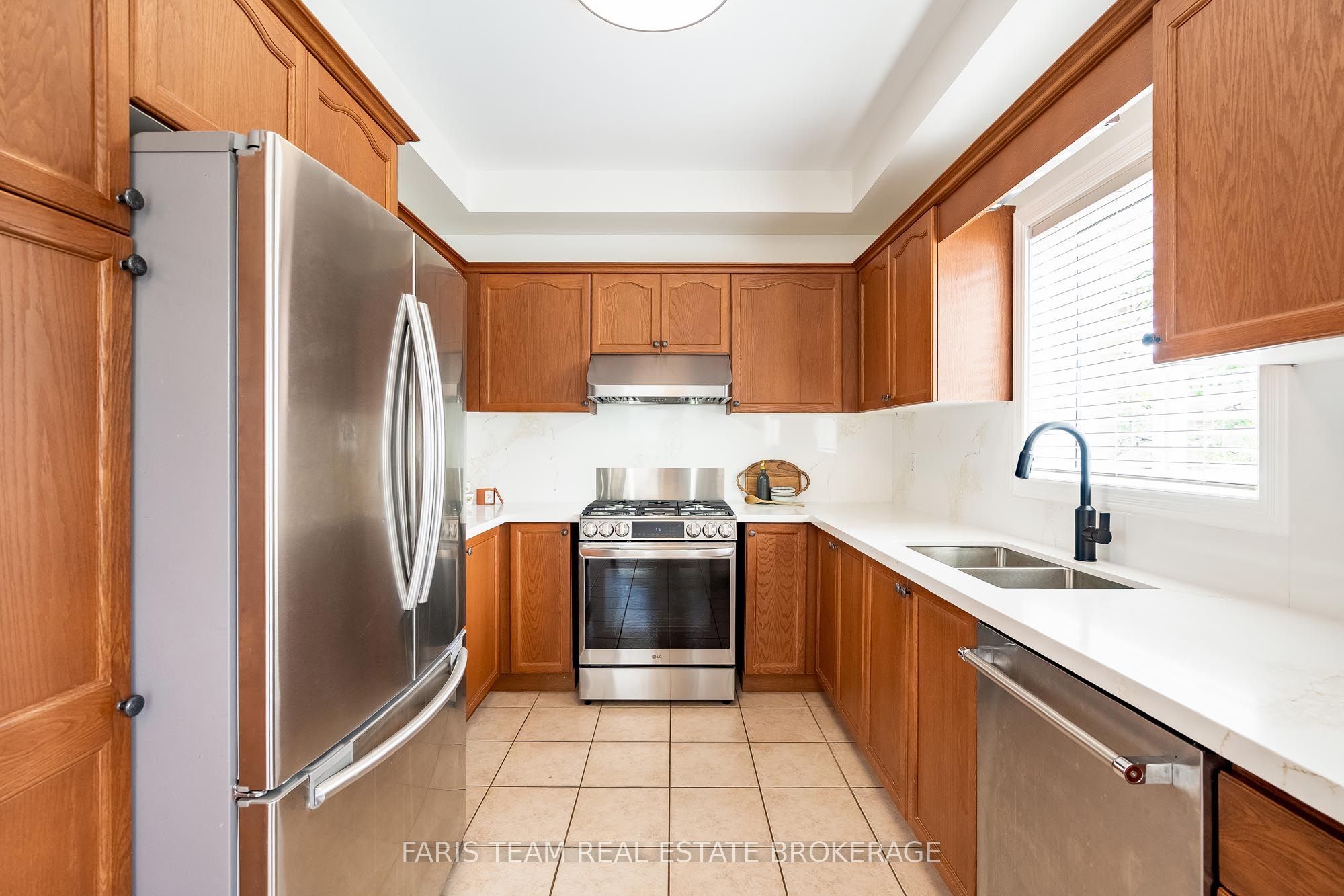1948 Emerald Court Property Photo 6
