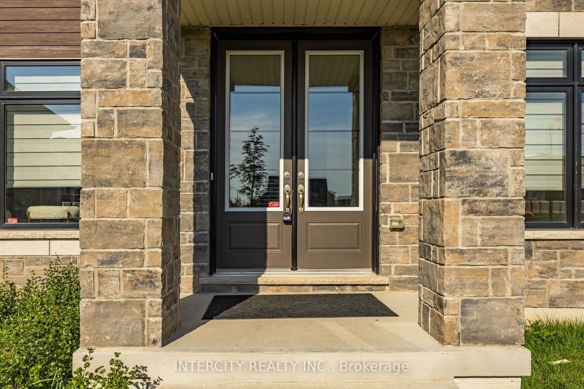 8 Elderberry Way Property Photo 3