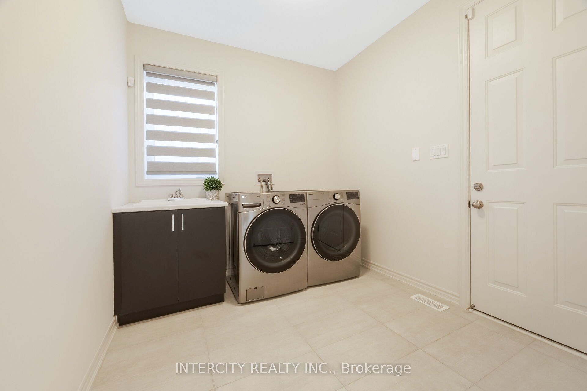 8 Elderberry Way Property Photo 28
