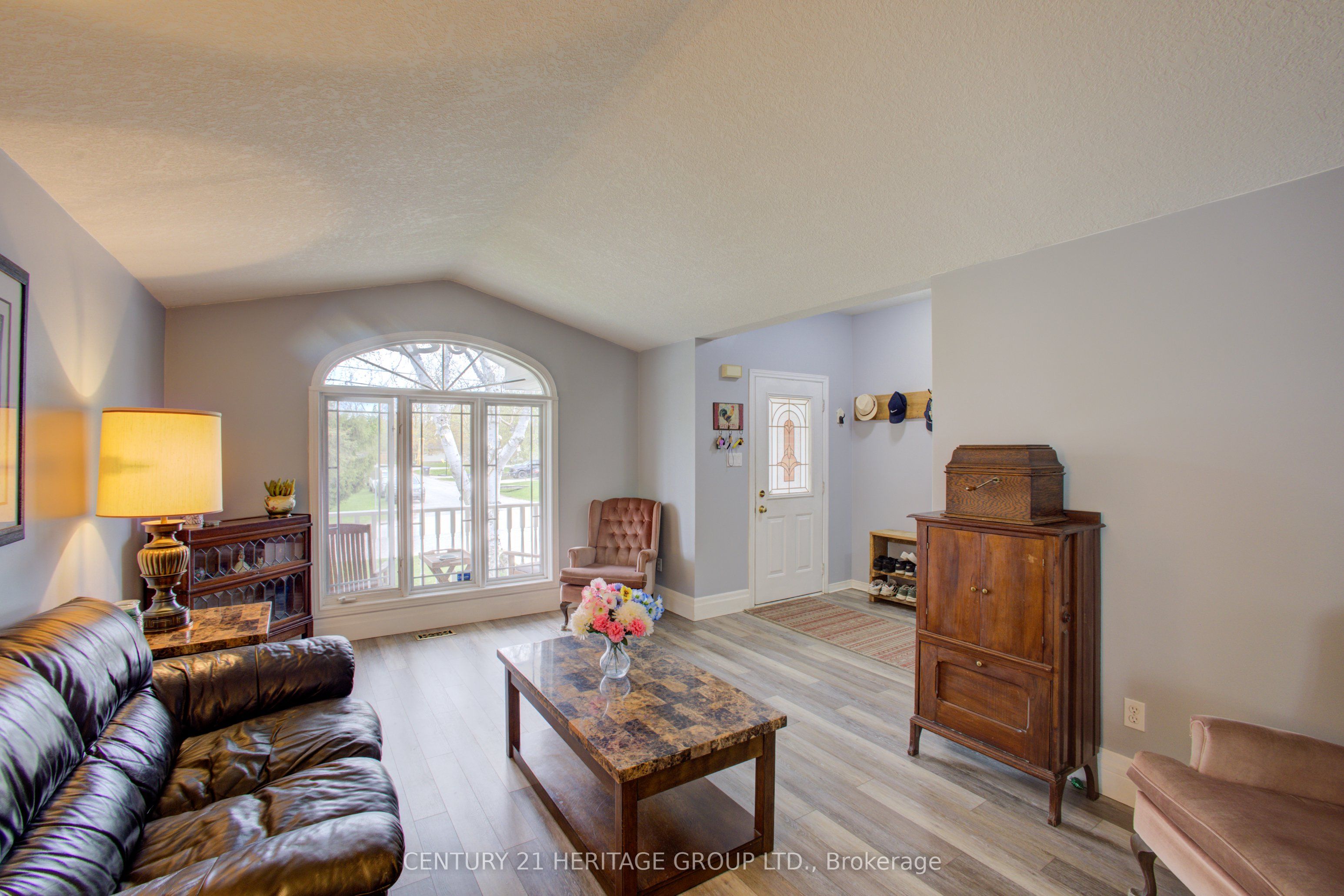 137 Queen Street Property Photo 9
