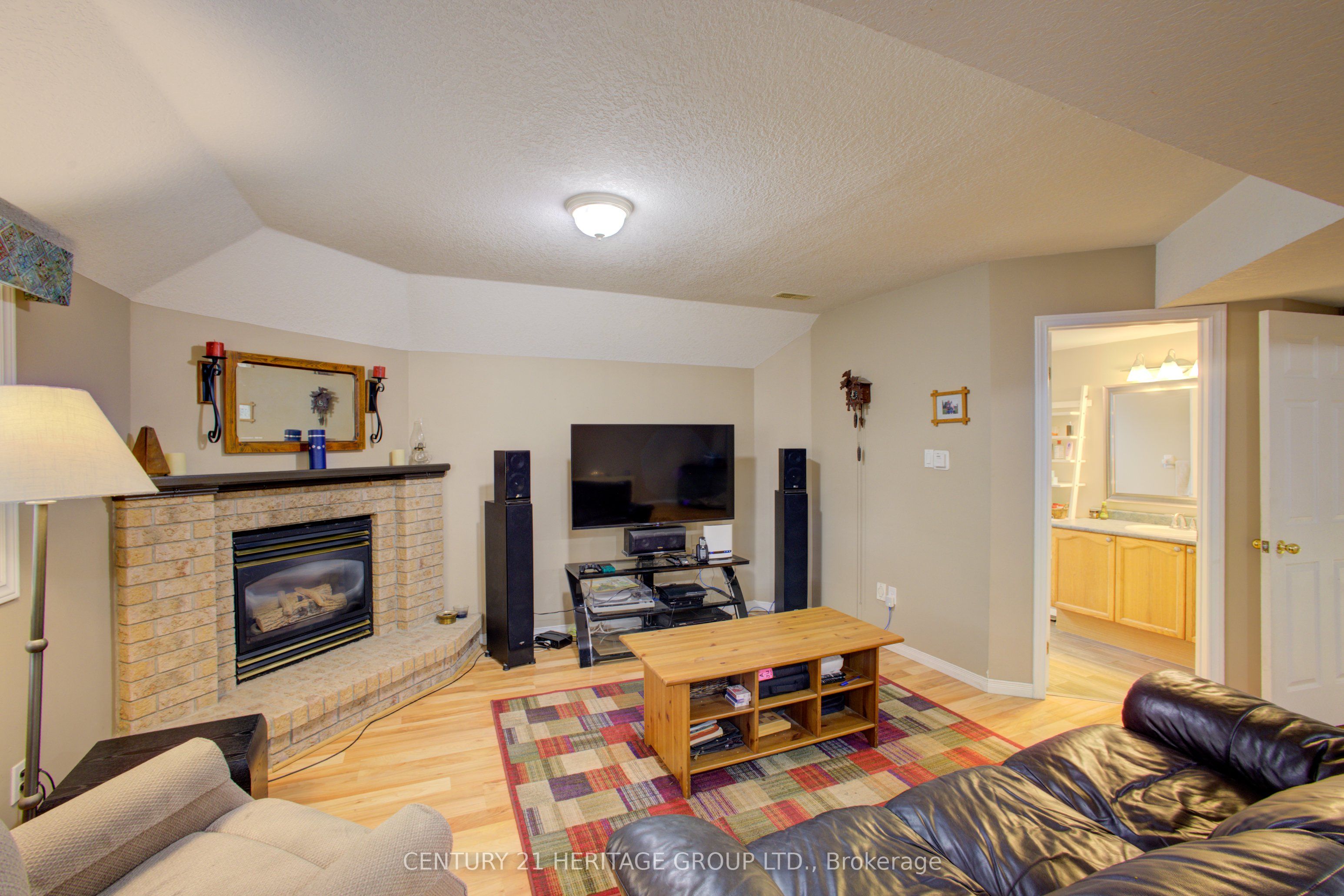 137 Queen Street Property Photo 25