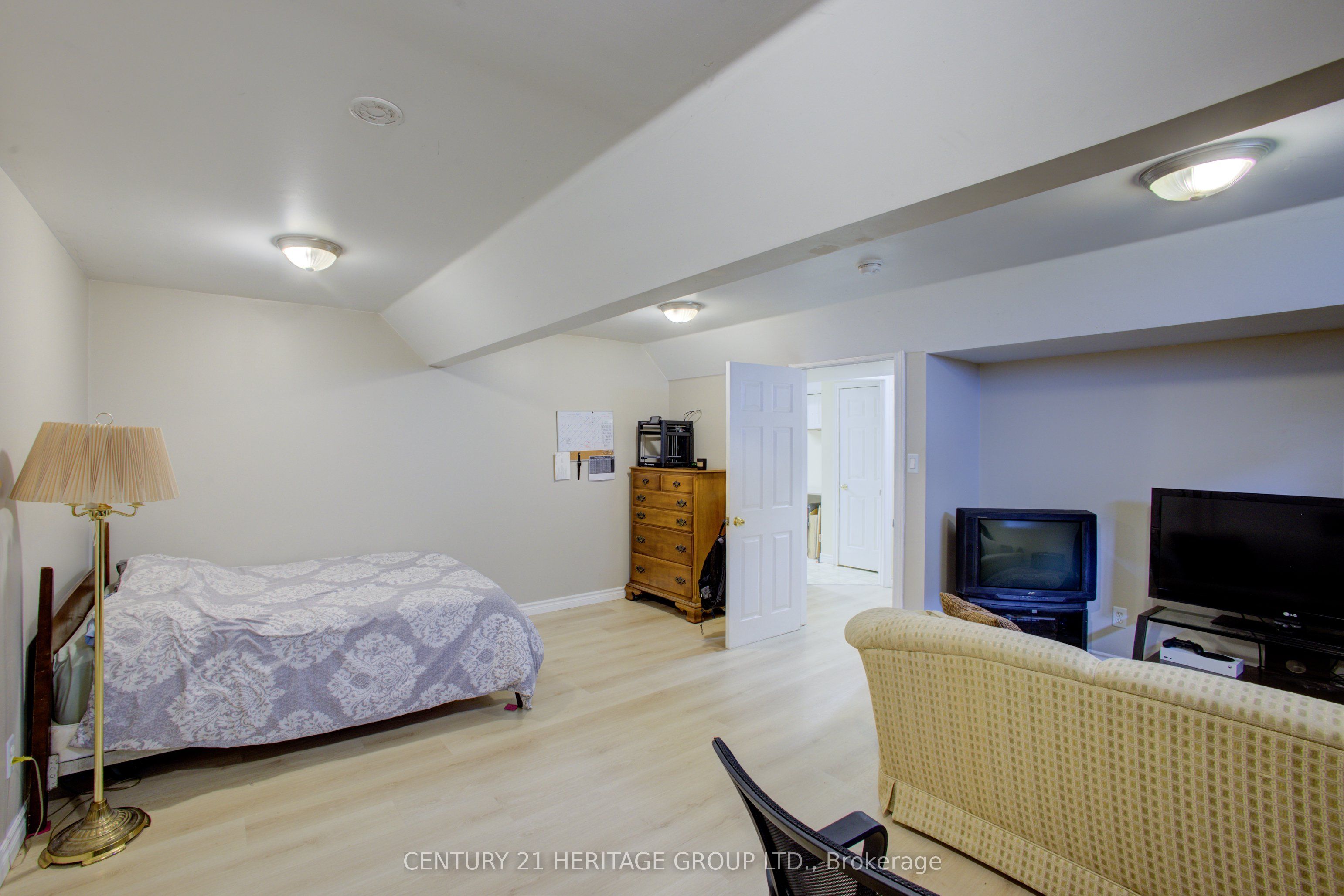137 Queen Street Property Photo 31