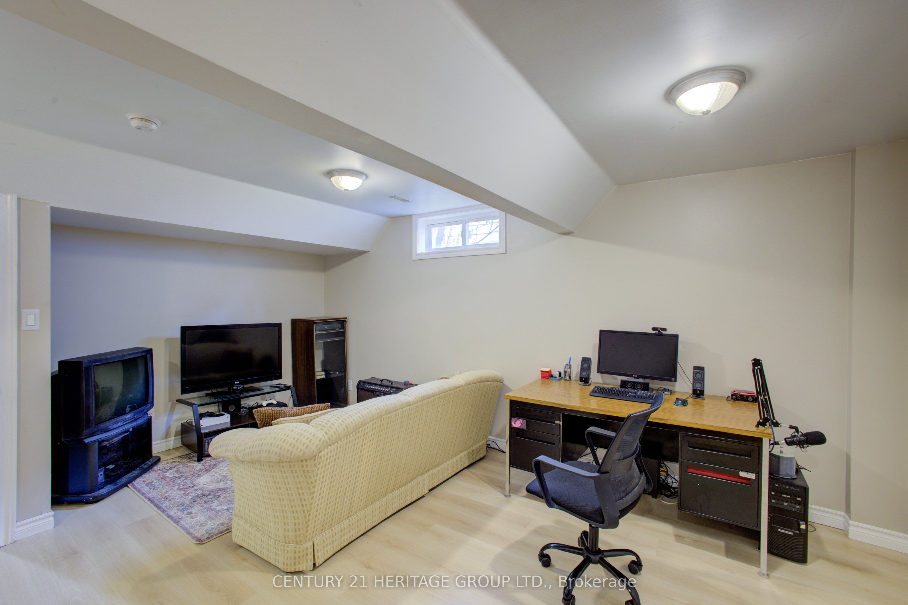 137 Queen Street Property Photo 32