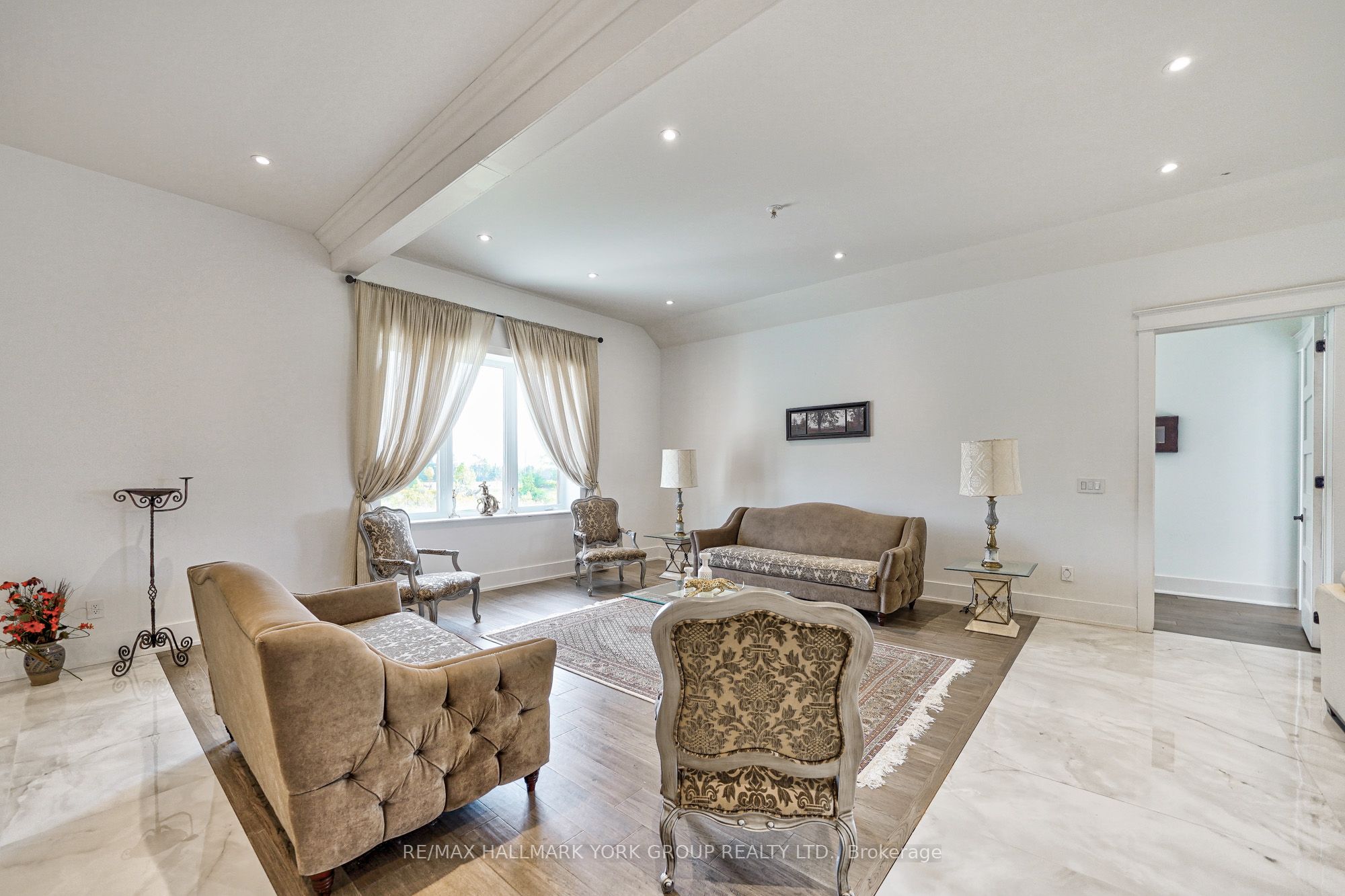 6196 Ravenshoe Road Property Photo 8
