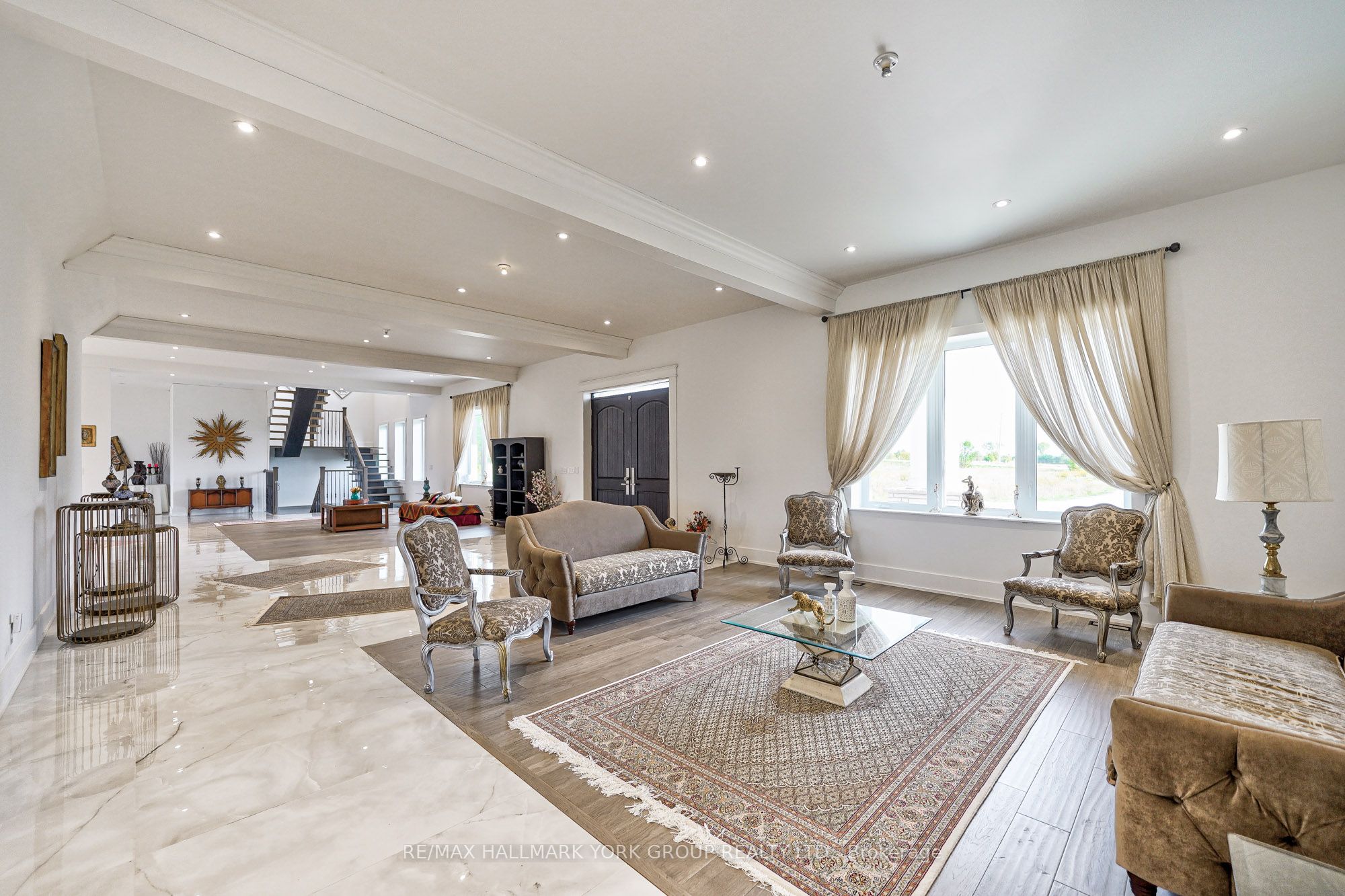 6196 Ravenshoe Road Property Photo 10