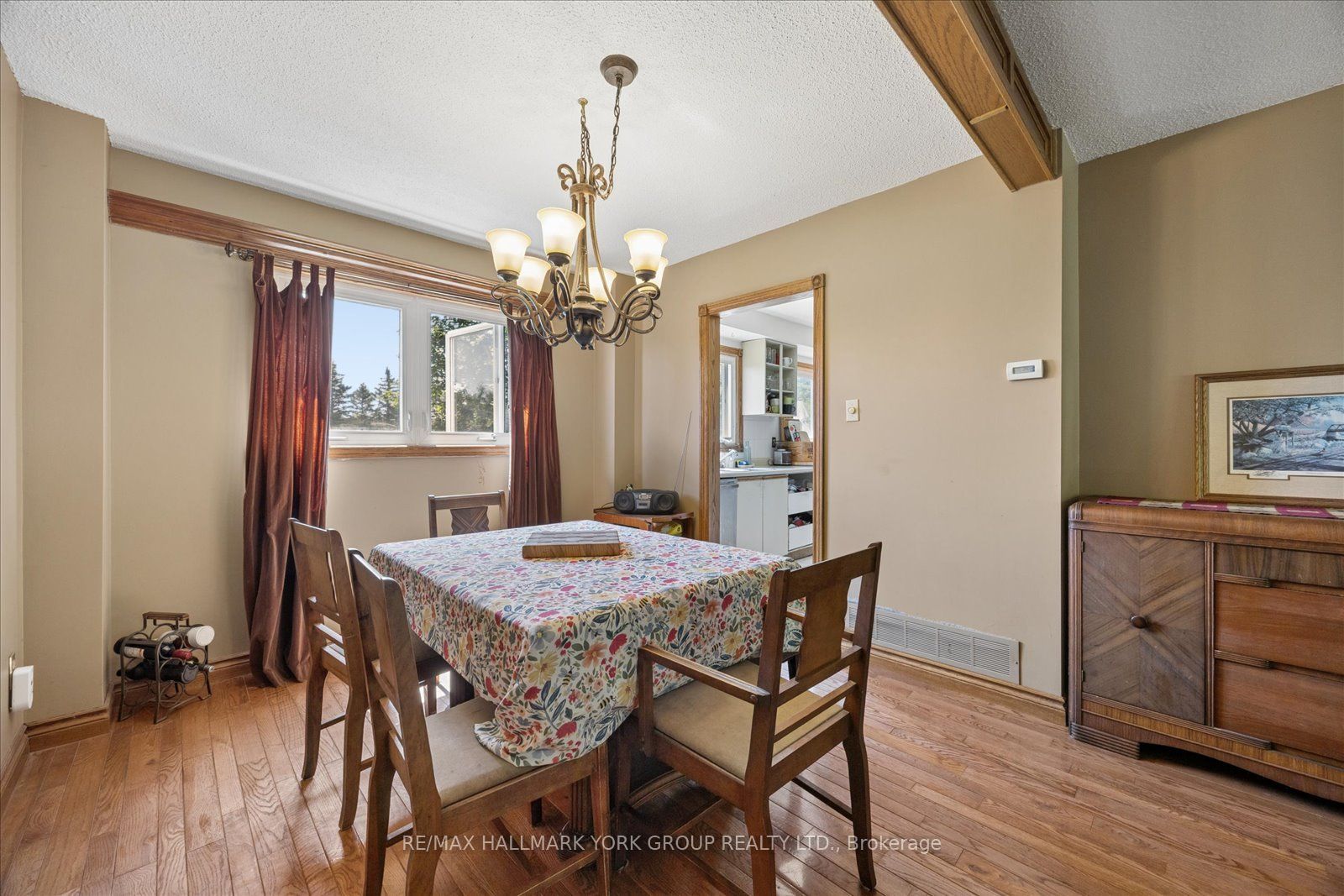 458 Chester Avenue Property Photo 8
