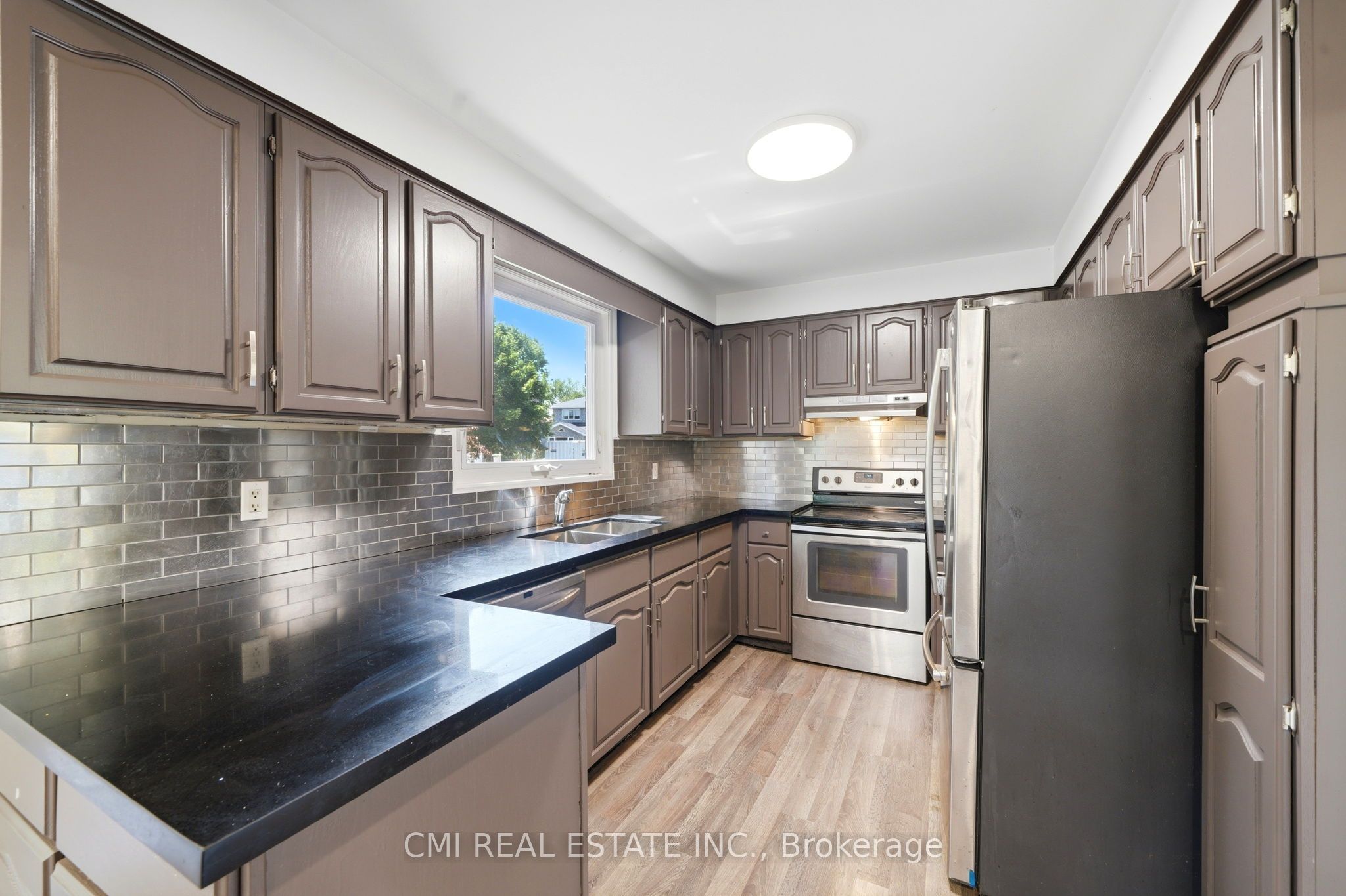 39 Camrose Drive Property Photo 12