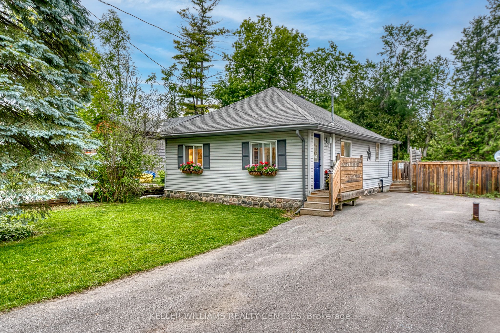 1152 Stoney Point Road Property Photo 2